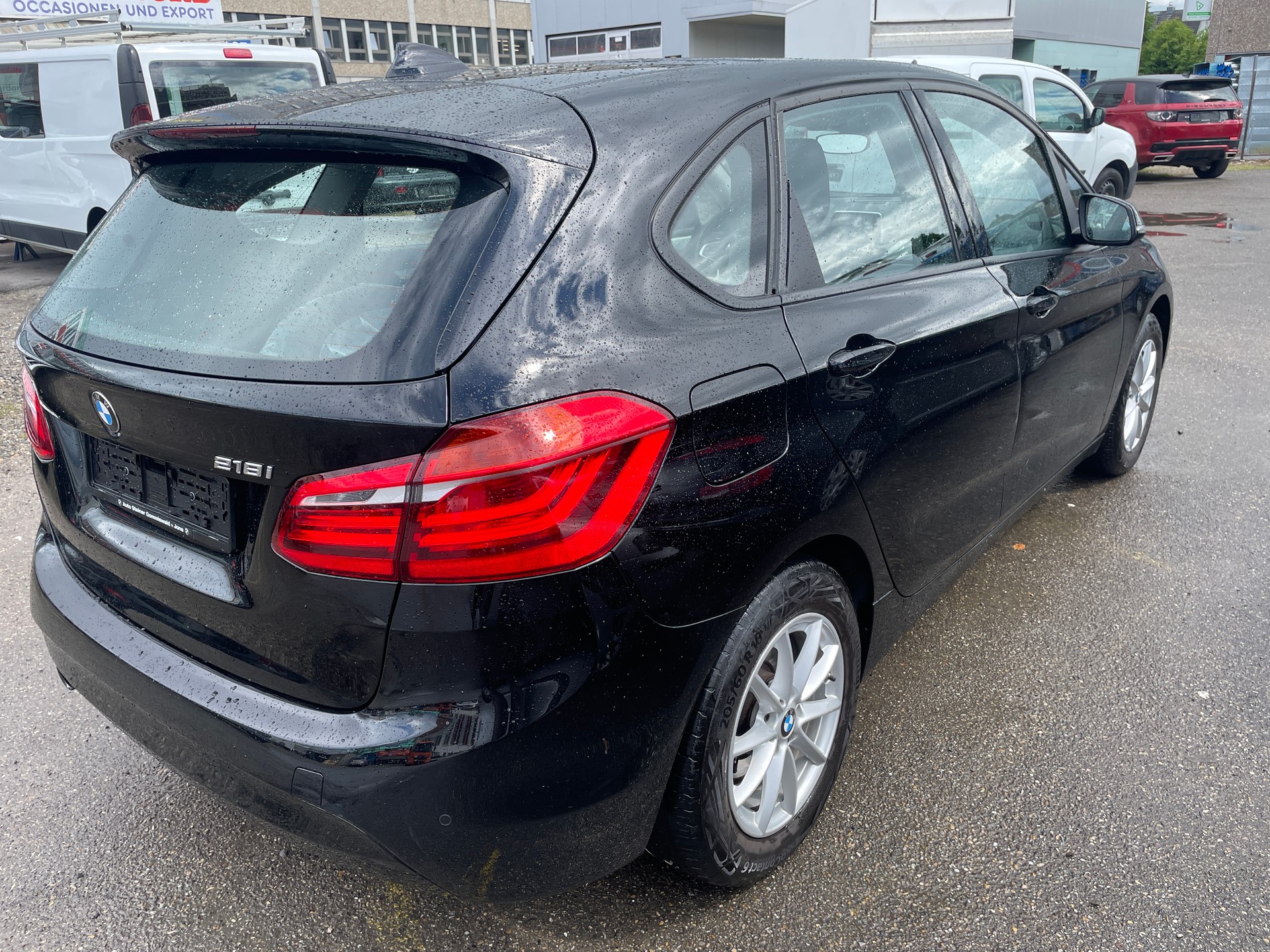 BMW 218i Active Tourer Steptronic-image-4