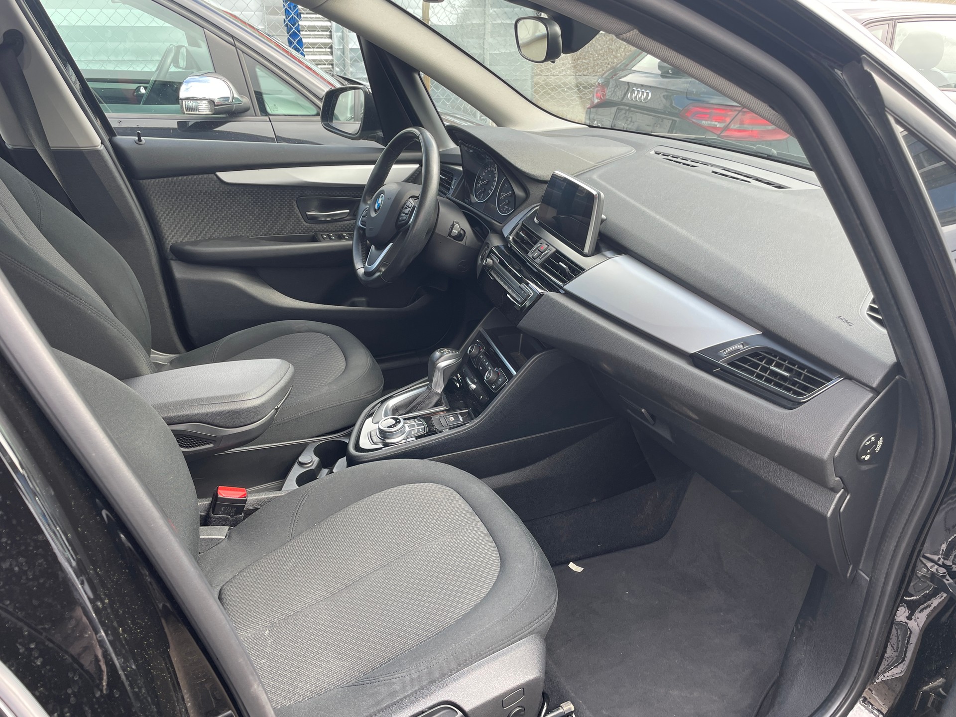 BMW 218i Active Tourer Steptronic-image-8