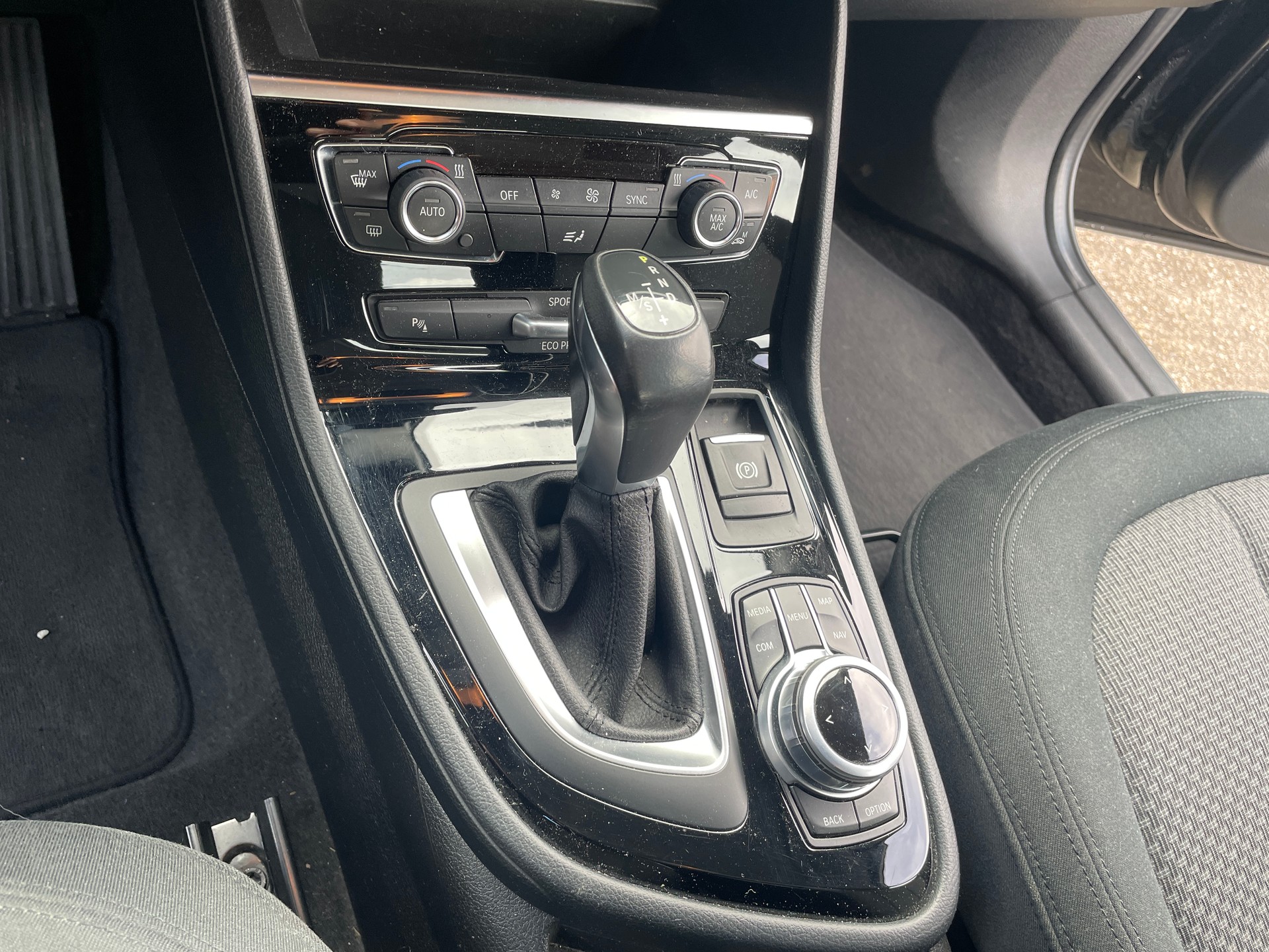 BMW 218i Active Tourer Steptronic-image-9