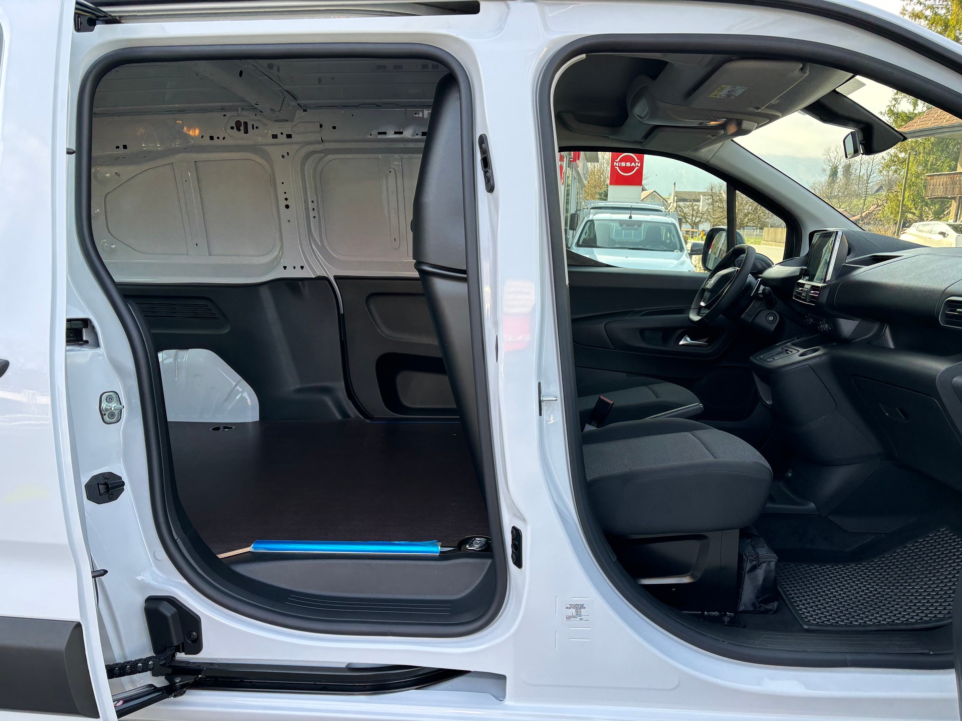 PEUGEOT Partner 1.5HDi S&S Premium Long EAT8-image-5