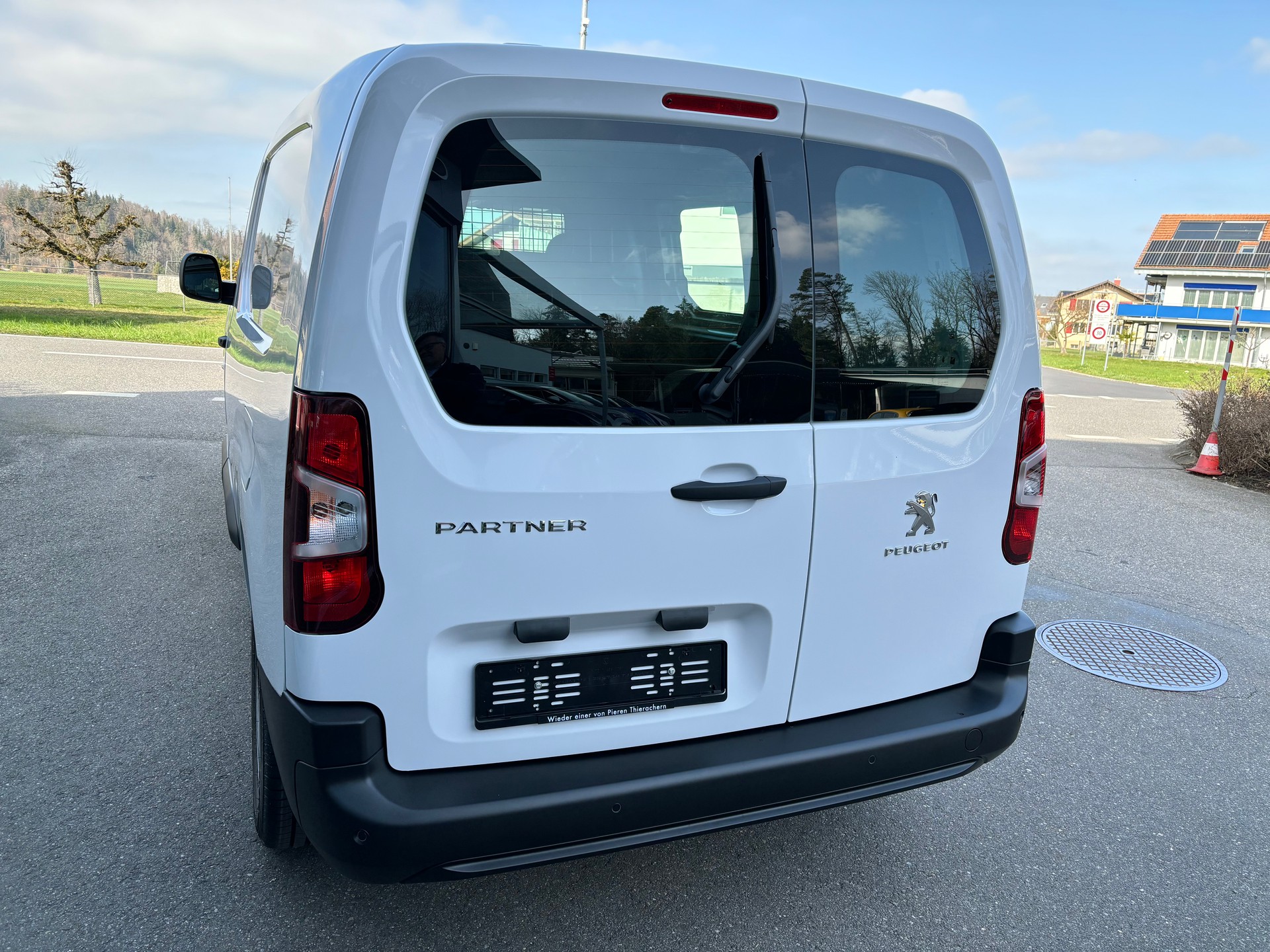 PEUGEOT Partner 1.5HDi S&S Premium Long EAT8-image-2