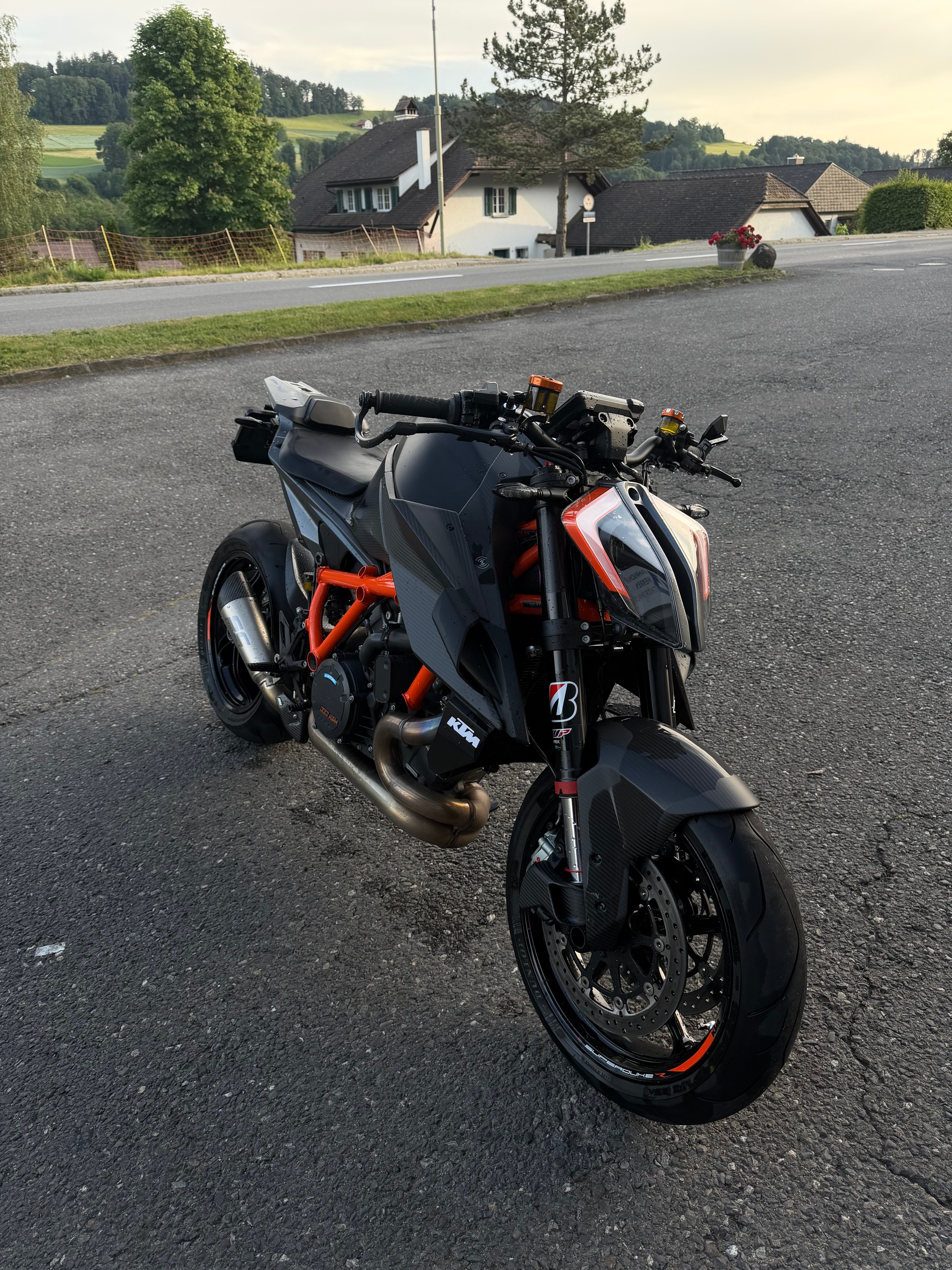 KTM 1290 Super Duke R-image-3