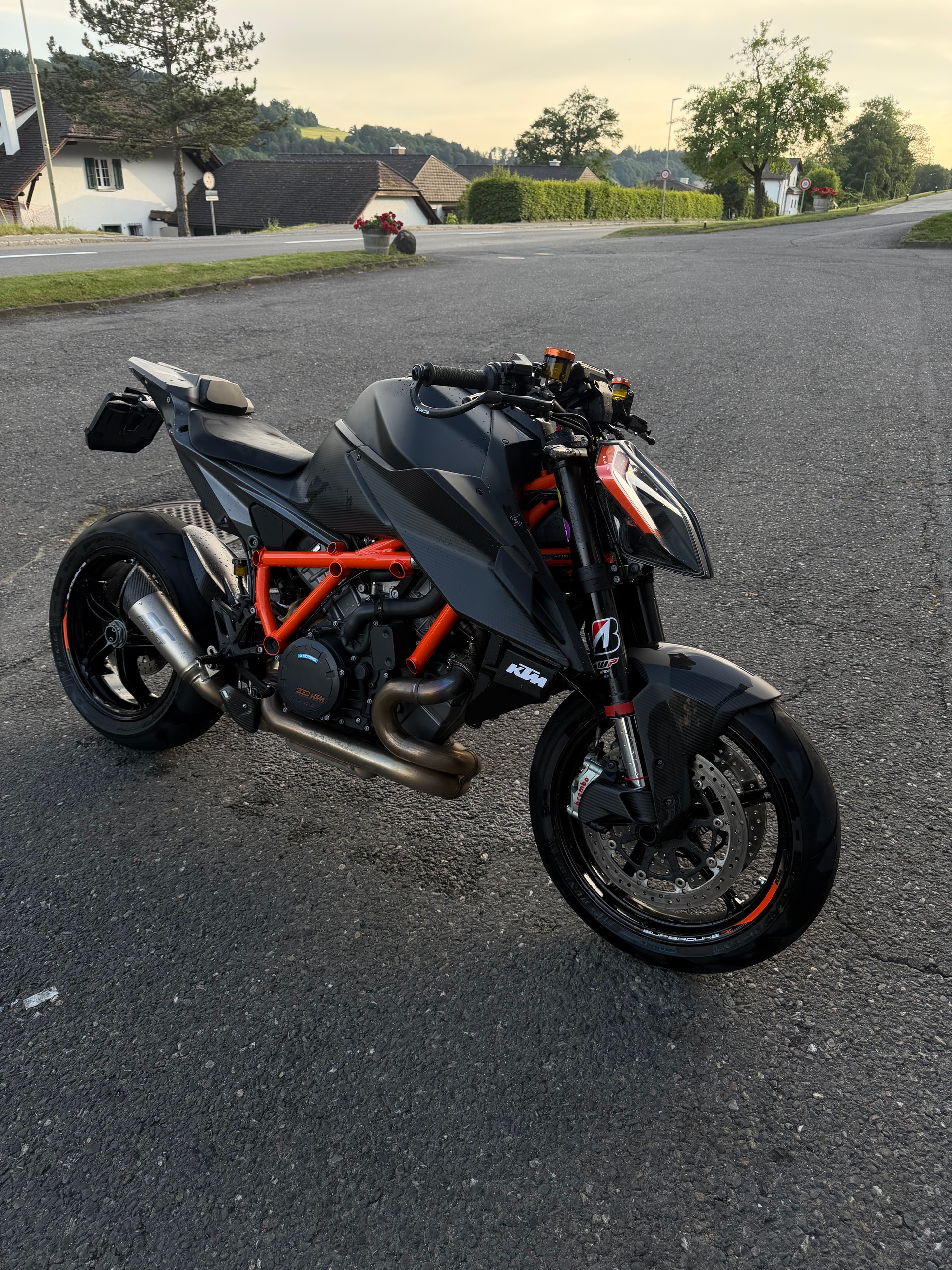 KTM 1290 Super Duke R-image-1
