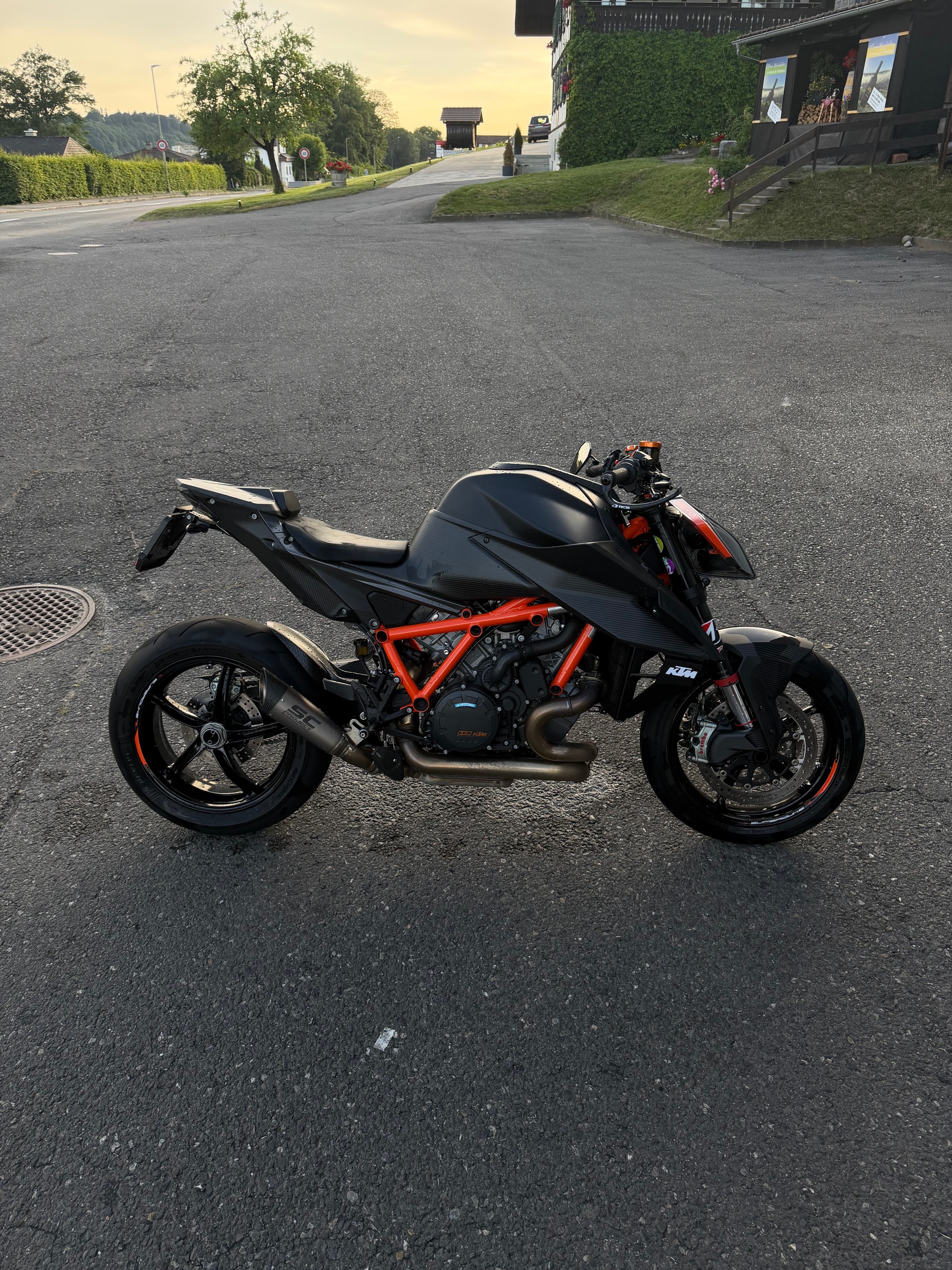 KTM 1290 Super Duke R-image-4