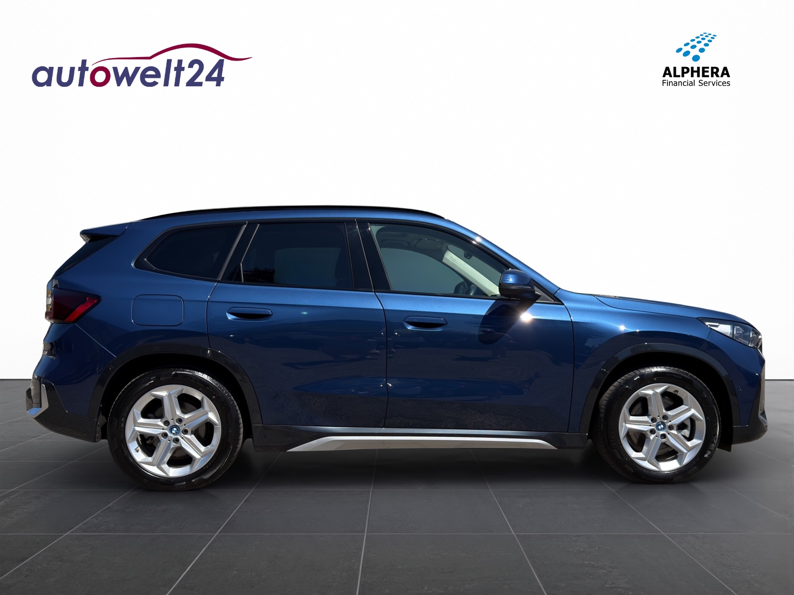 BMW iX1 xDrive 30 xLine-showroom-element-3