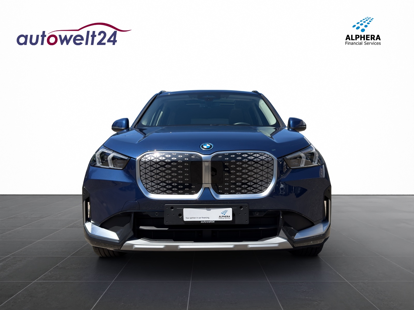 BMW iX1 xDrive 30 xLine-showroom-element-1