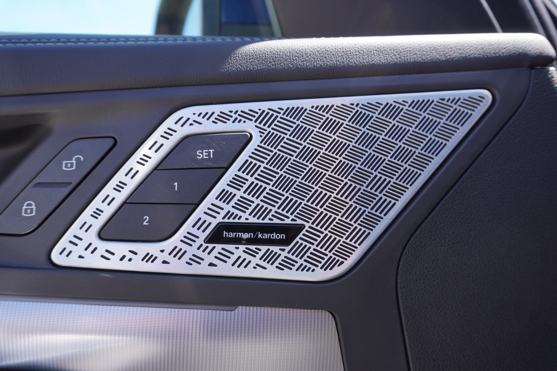 BMW iX1 xDrive 30 xLine-image-16