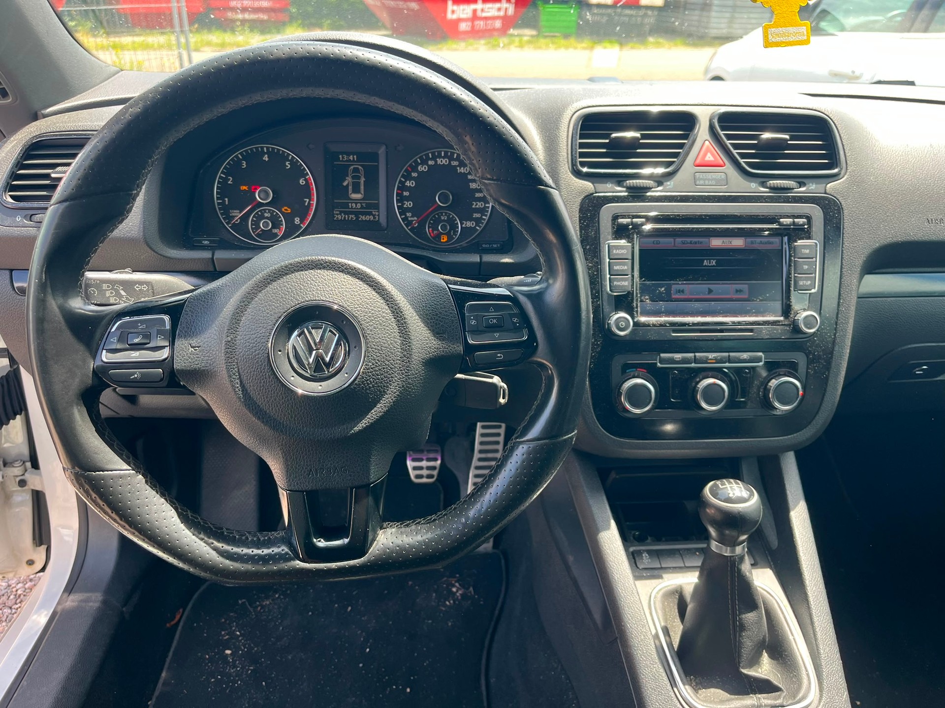 VW Scirocco 1.4 TSI BlueMotion Technology-image-4