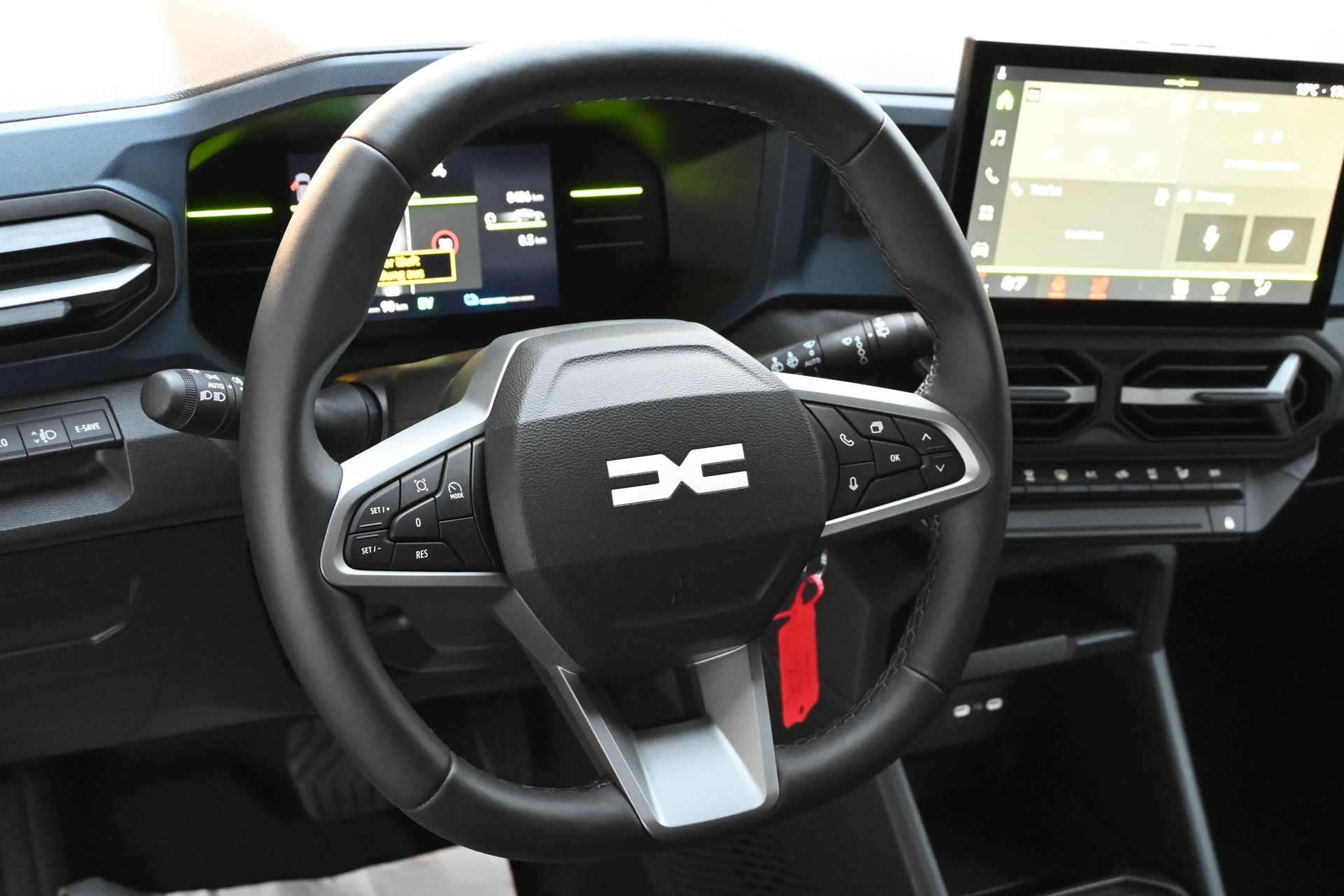 DACIA Duster 1.6 HEV 140PS Expression Automat-image-14