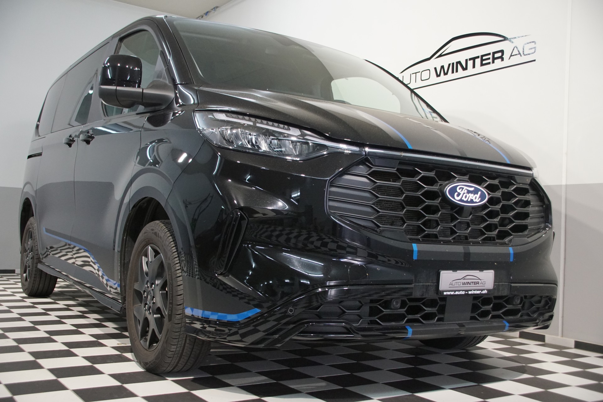 FORD Tourneo Bus 320 L1H1 Sport Automat 4x4-showroom-element-2