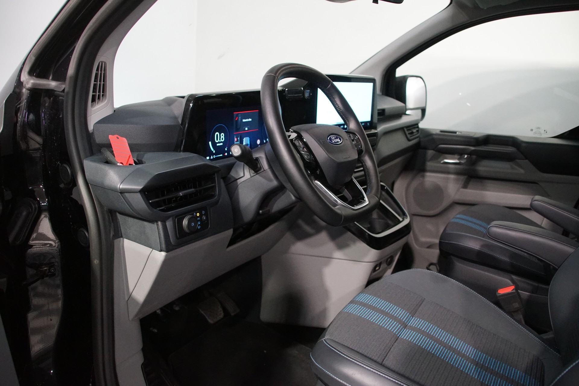 FORD Tourneo Bus 320 L1H1 Sport Automat 4x4-image-13