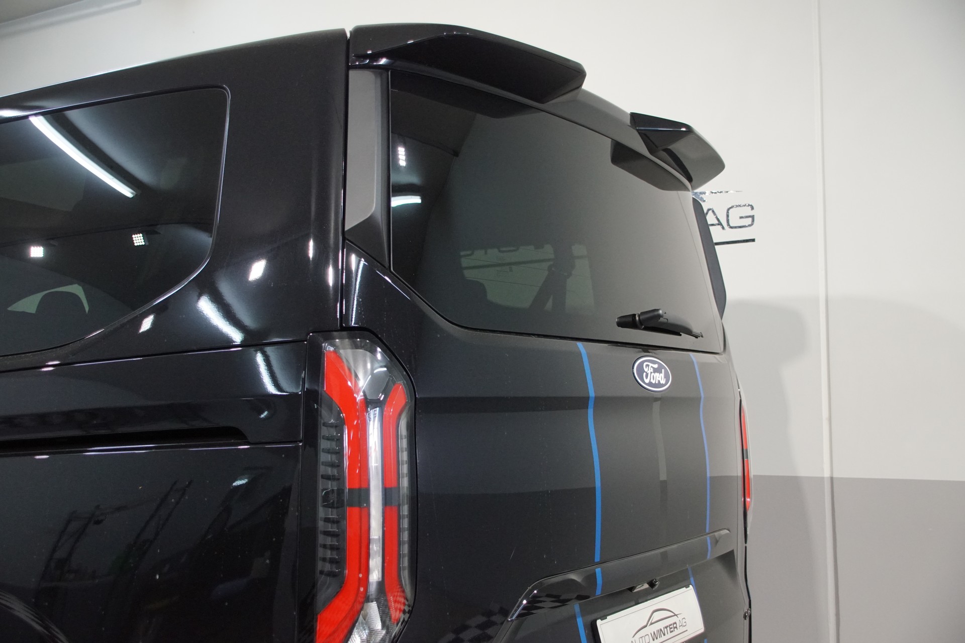 FORD Tourneo Bus 320 L1H1 Sport Automat 4x4-image-9