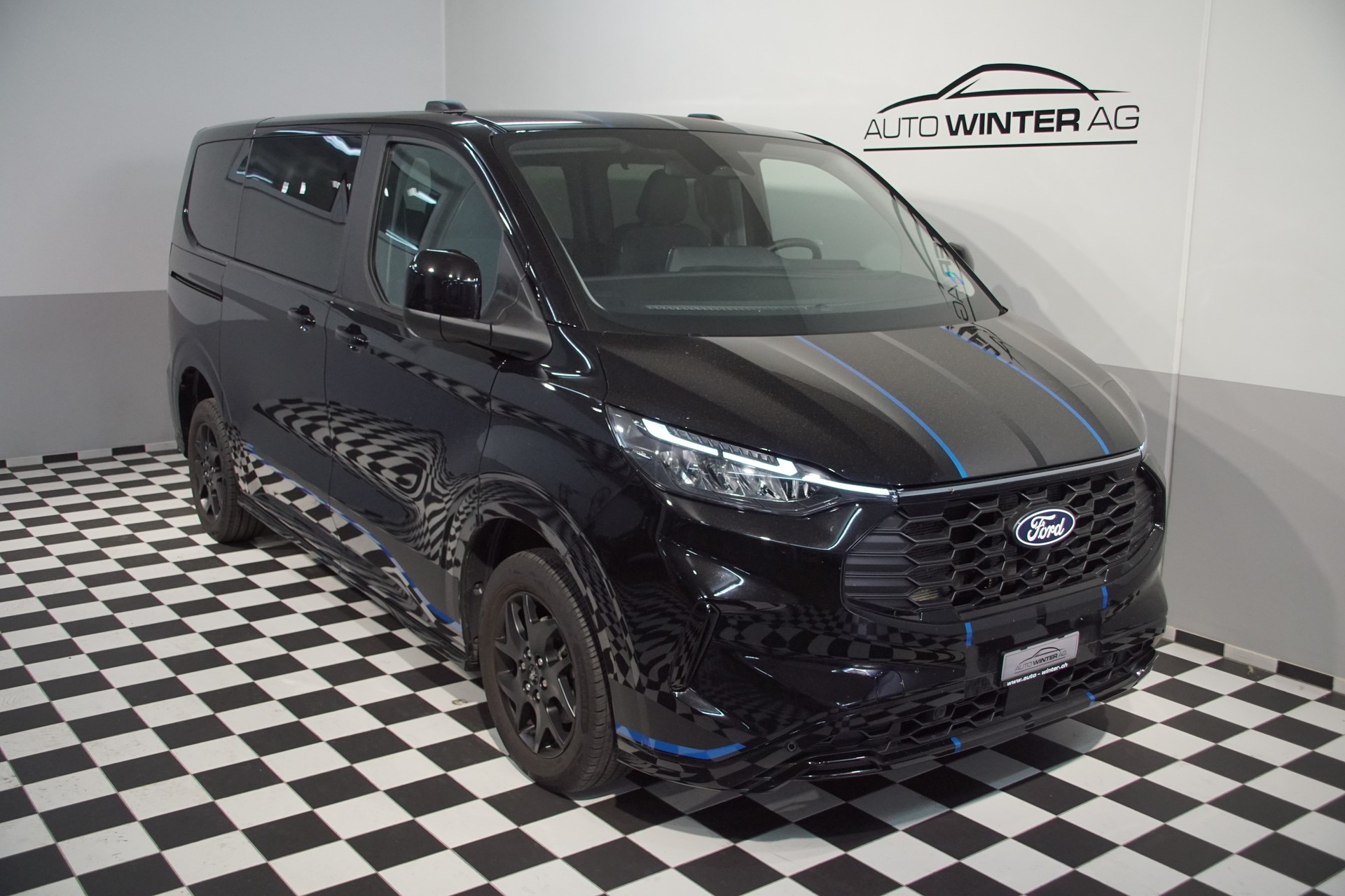 FORD Tourneo Bus 320 L1H1 Sport Automat 4x4