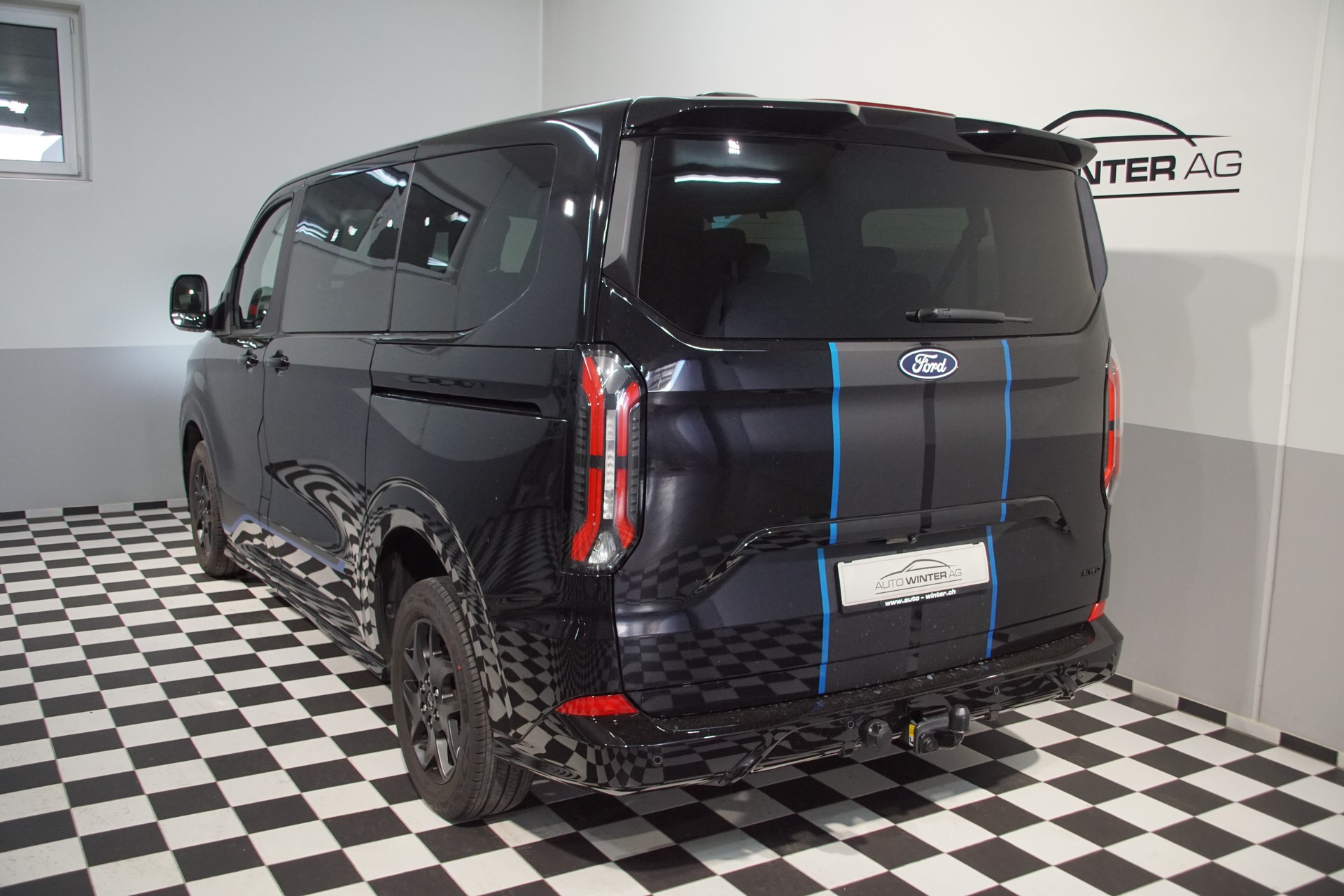 FORD Tourneo Bus 320 L1H1 Sport Automat 4x4-image-7