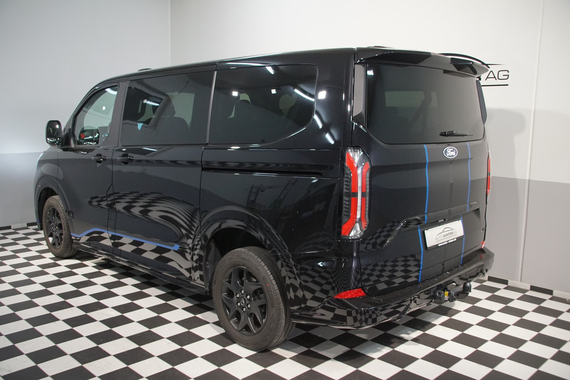 FORD Tourneo Bus 320 L1H1 Sport Automat 4x4-image-5
