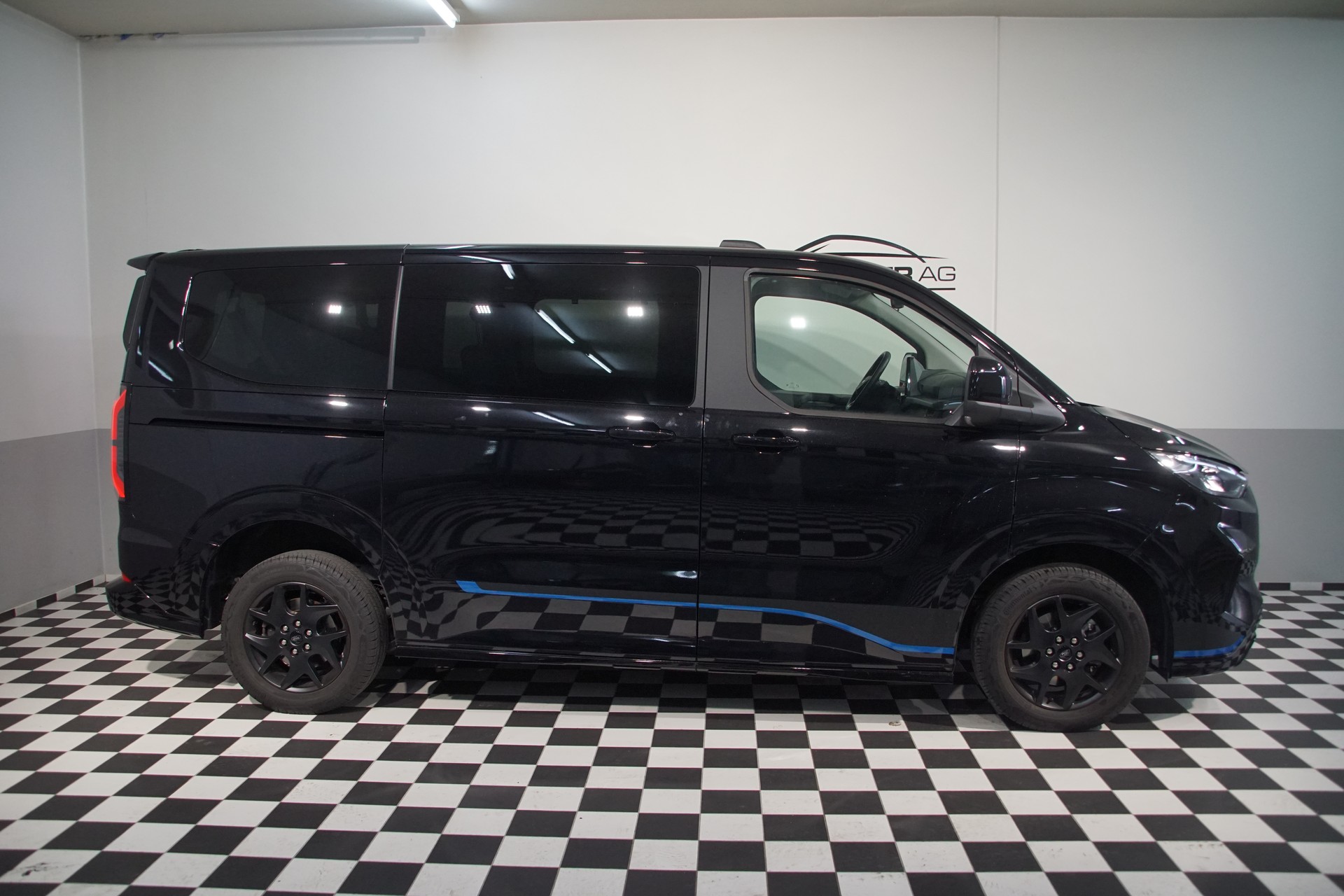 FORD Tourneo Bus 320 L1H1 Sport Automat 4x4-image-4