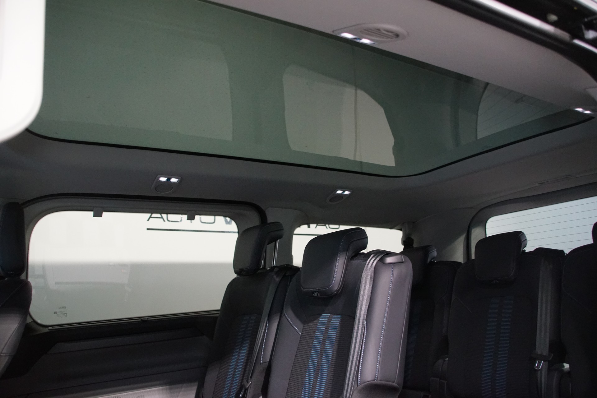 FORD Tourneo Bus 320 L1H1 Sport Automat 4x4-image-16