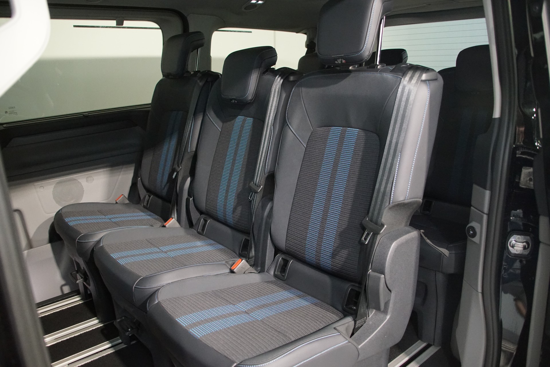 FORD Tourneo Bus 320 L1H1 Sport Automat 4x4-image-11