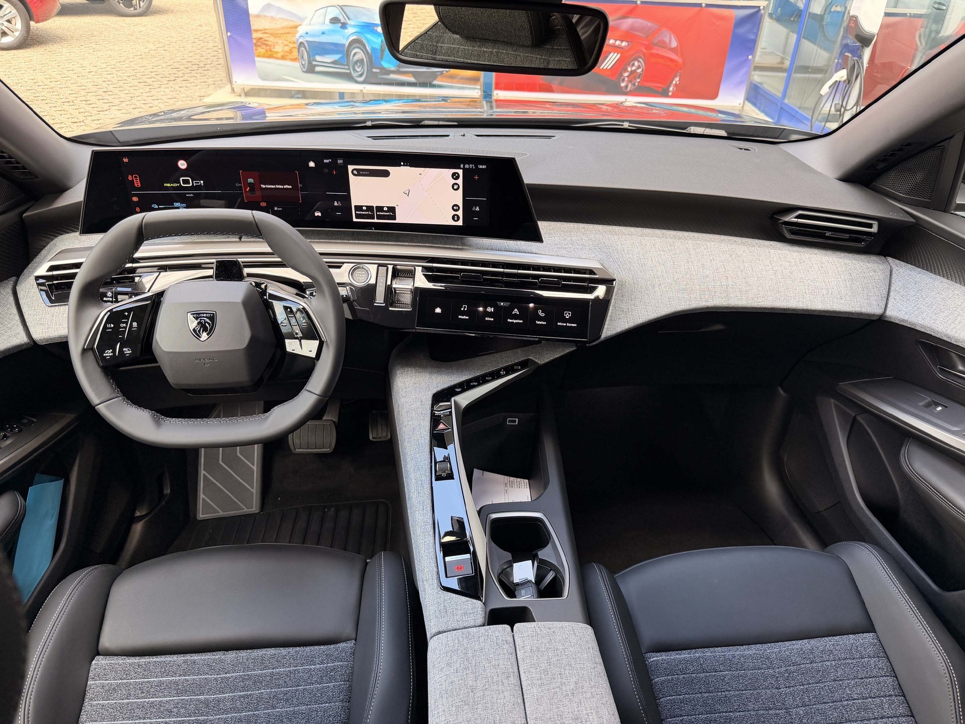 PEUGEOT 5008 e-Allure Premium AWD mit 0.9% Leasing-image-11