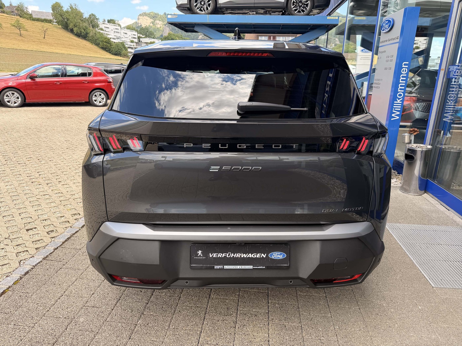PEUGEOT 5008 e-Allure Premium AWD mit 0.9% Leasing-image-5