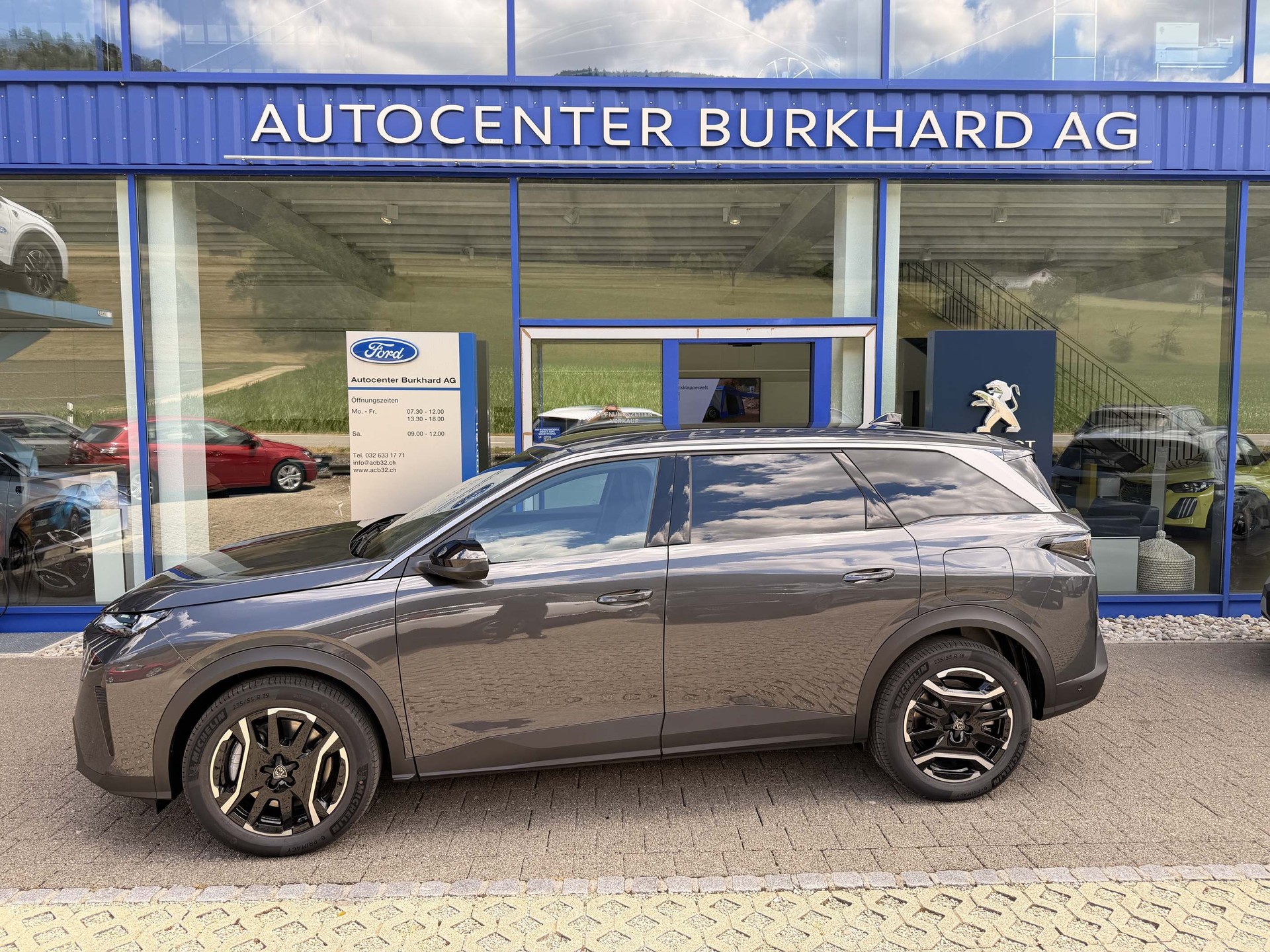 PEUGEOT 5008 e-Allure Premium AWD mit 0.9% Leasing