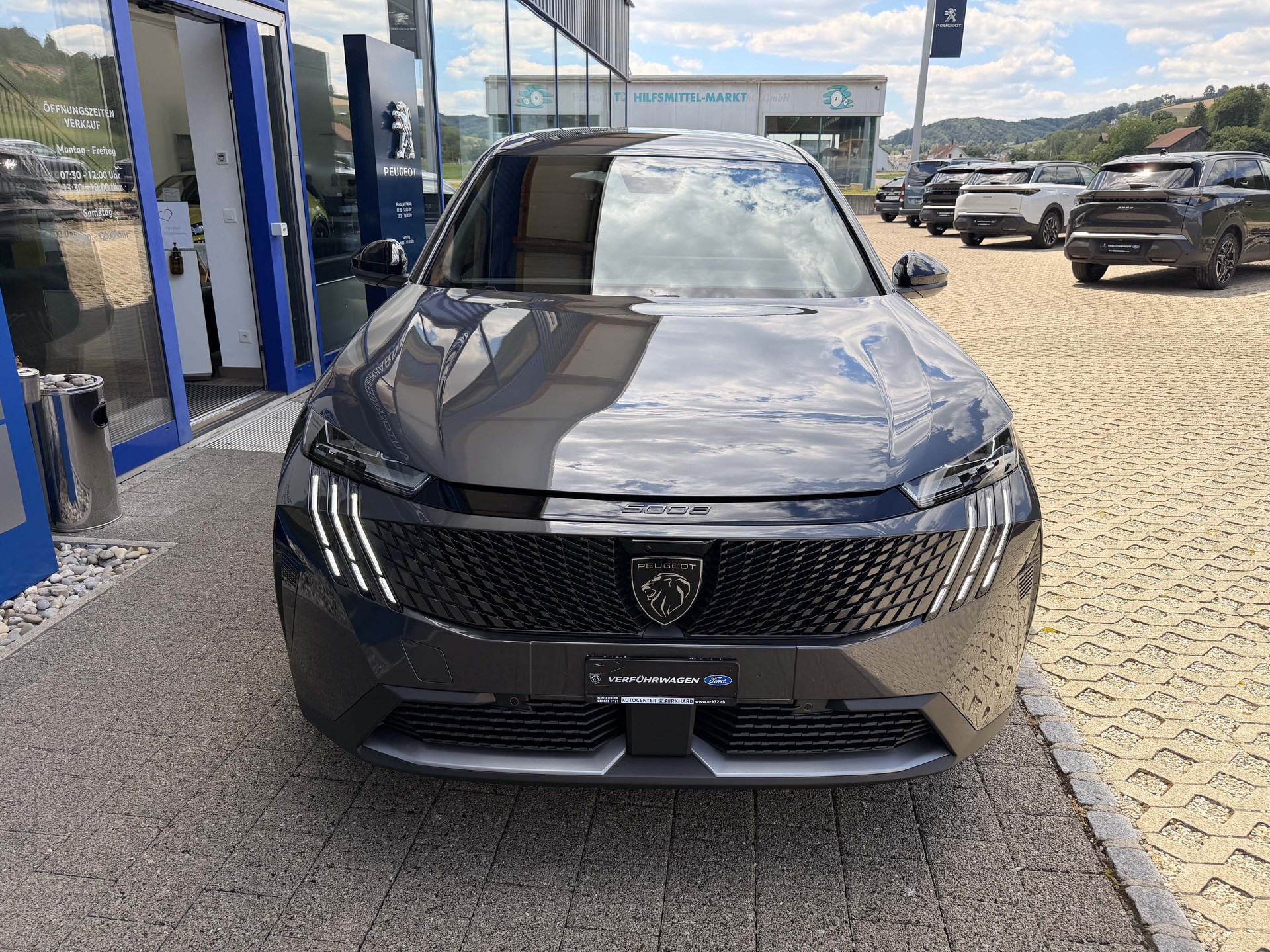 PEUGEOT 5008 e-Allure Premium AWD mit 0.9% Leasing-showroom-element-2