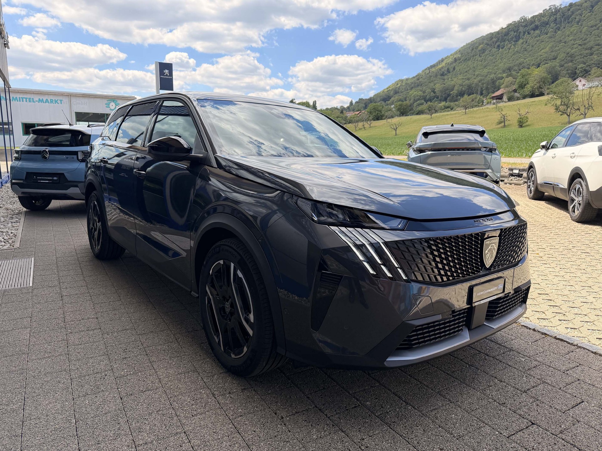 PEUGEOT 5008 e-Allure Premium AWD mit 0.9% Leasing-showroom-element-3