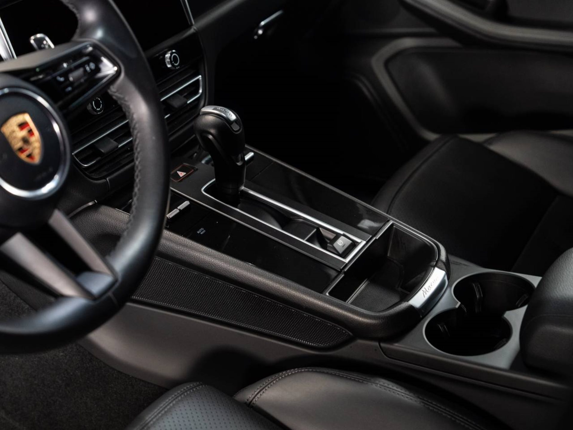 PORSCHE Macan (MY23)-image-13
