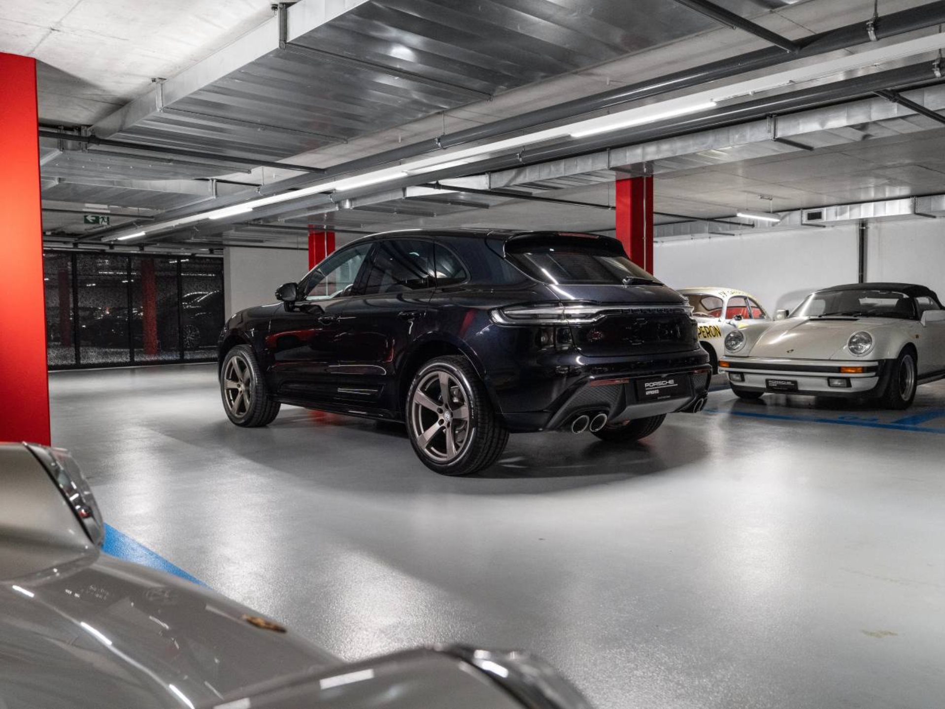 PORSCHE Macan (MY23)-showroom-element-2