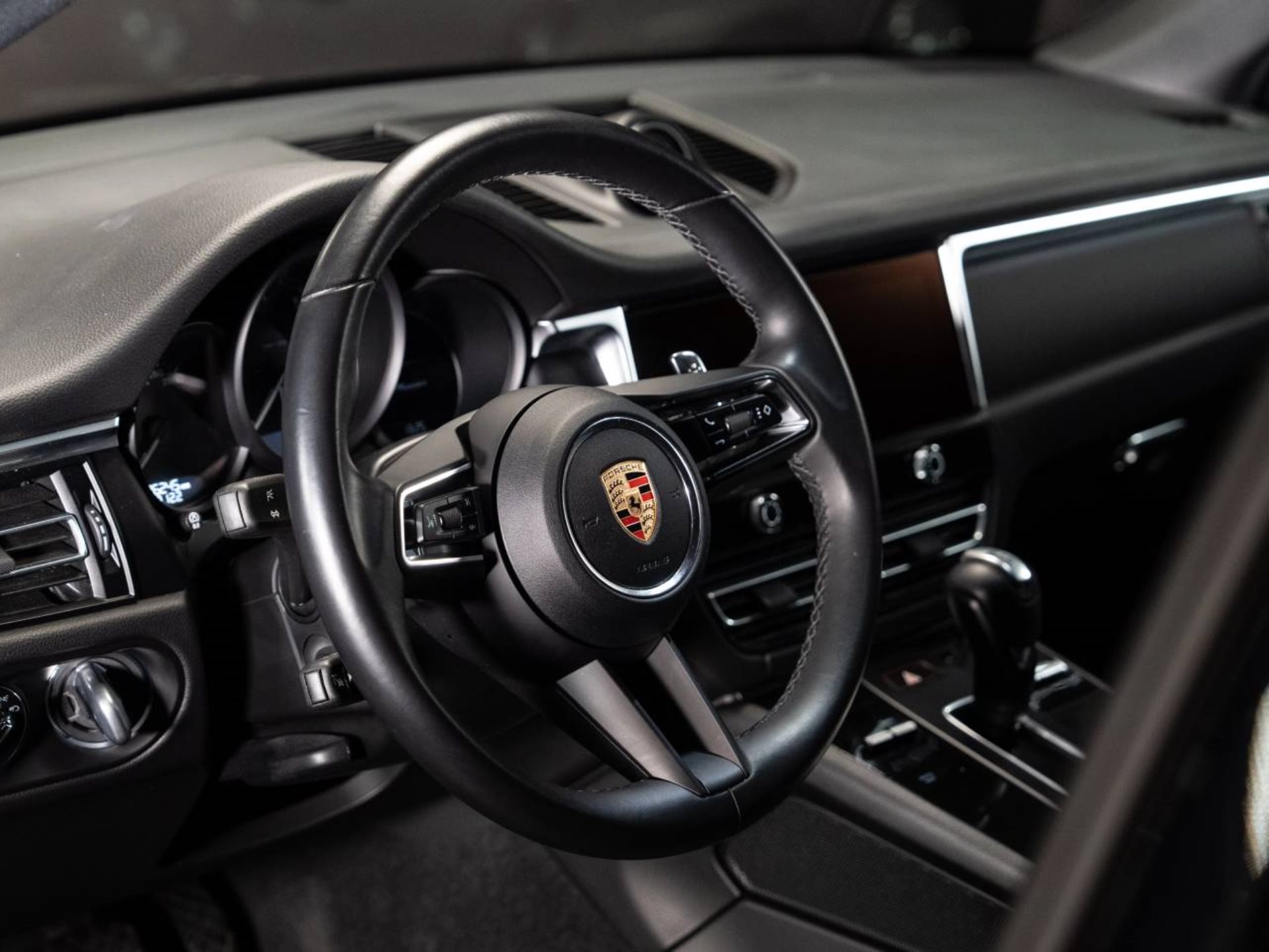 PORSCHE Macan (MY23)-image-8