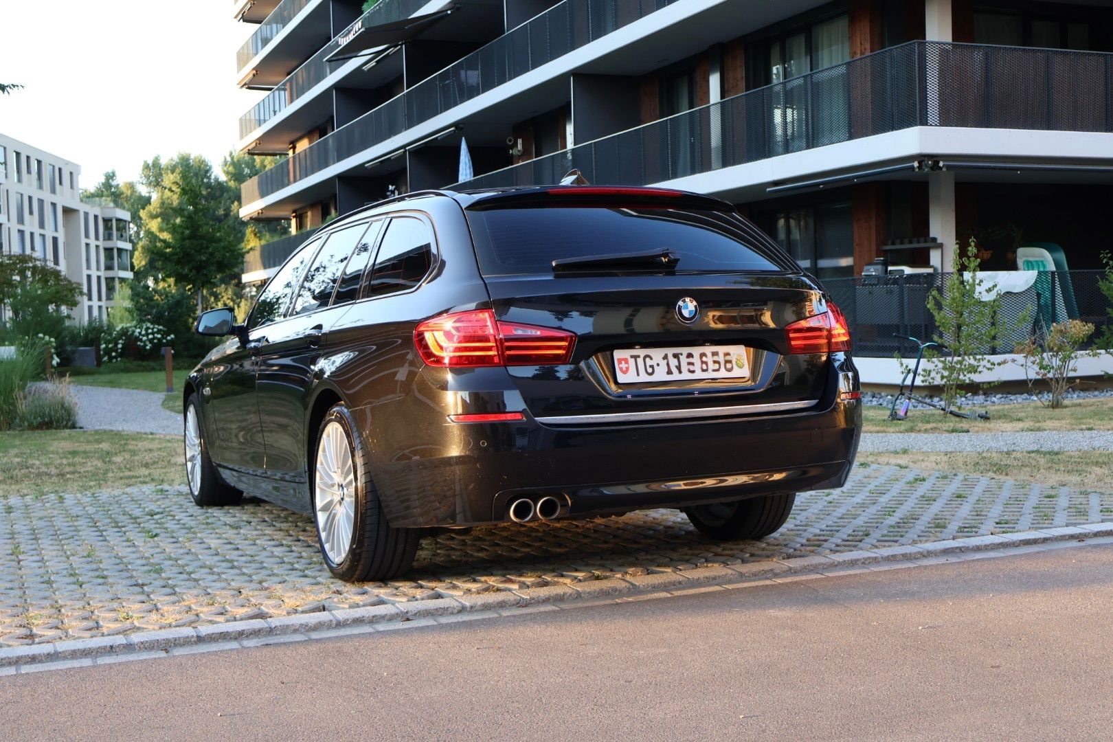 BMW 525 d Touring xDrive Luxury Line Steptronic-showroom-element-2