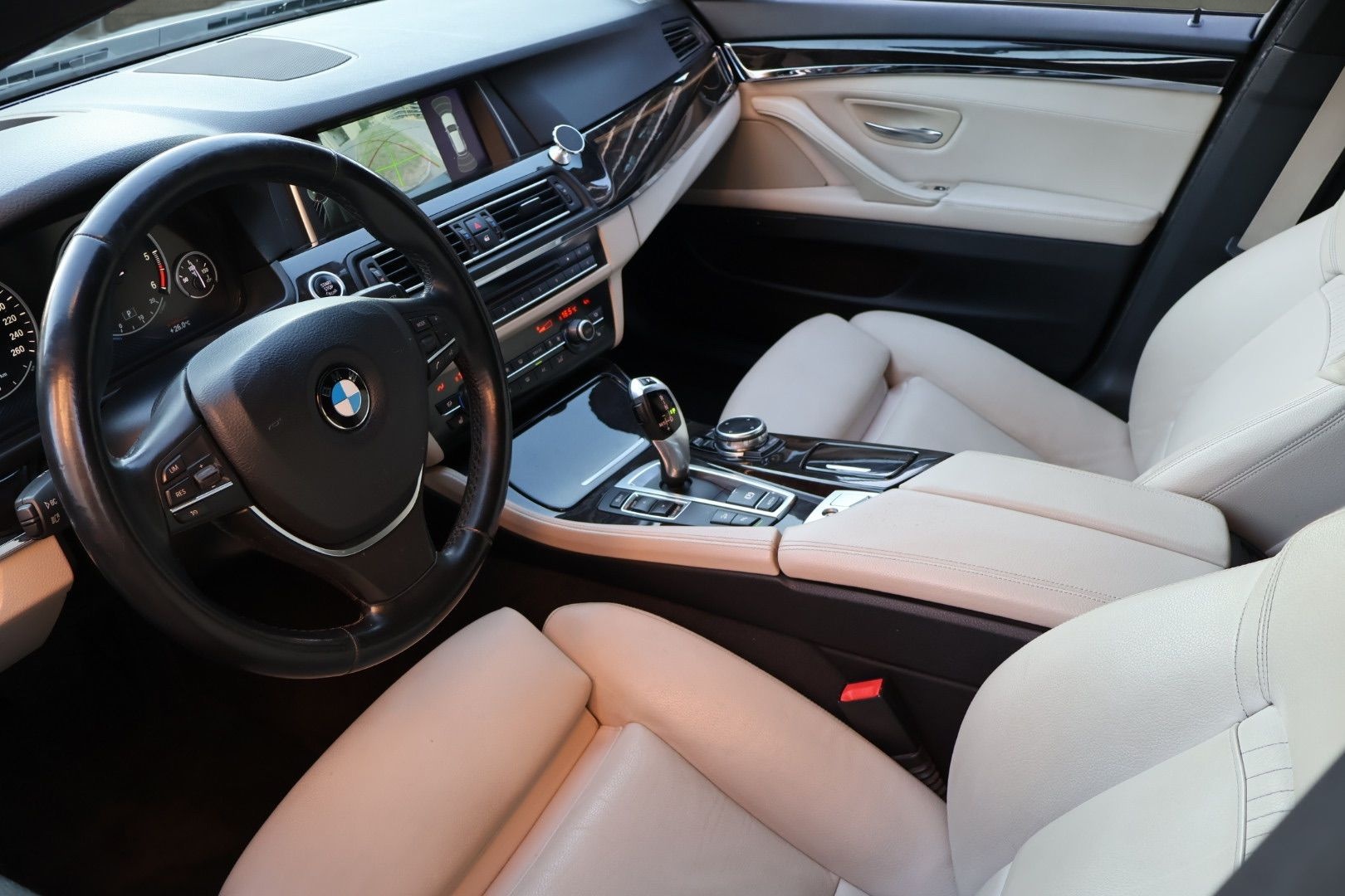 BMW 525 d Touring xDrive Luxury Line Steptronic-image-4