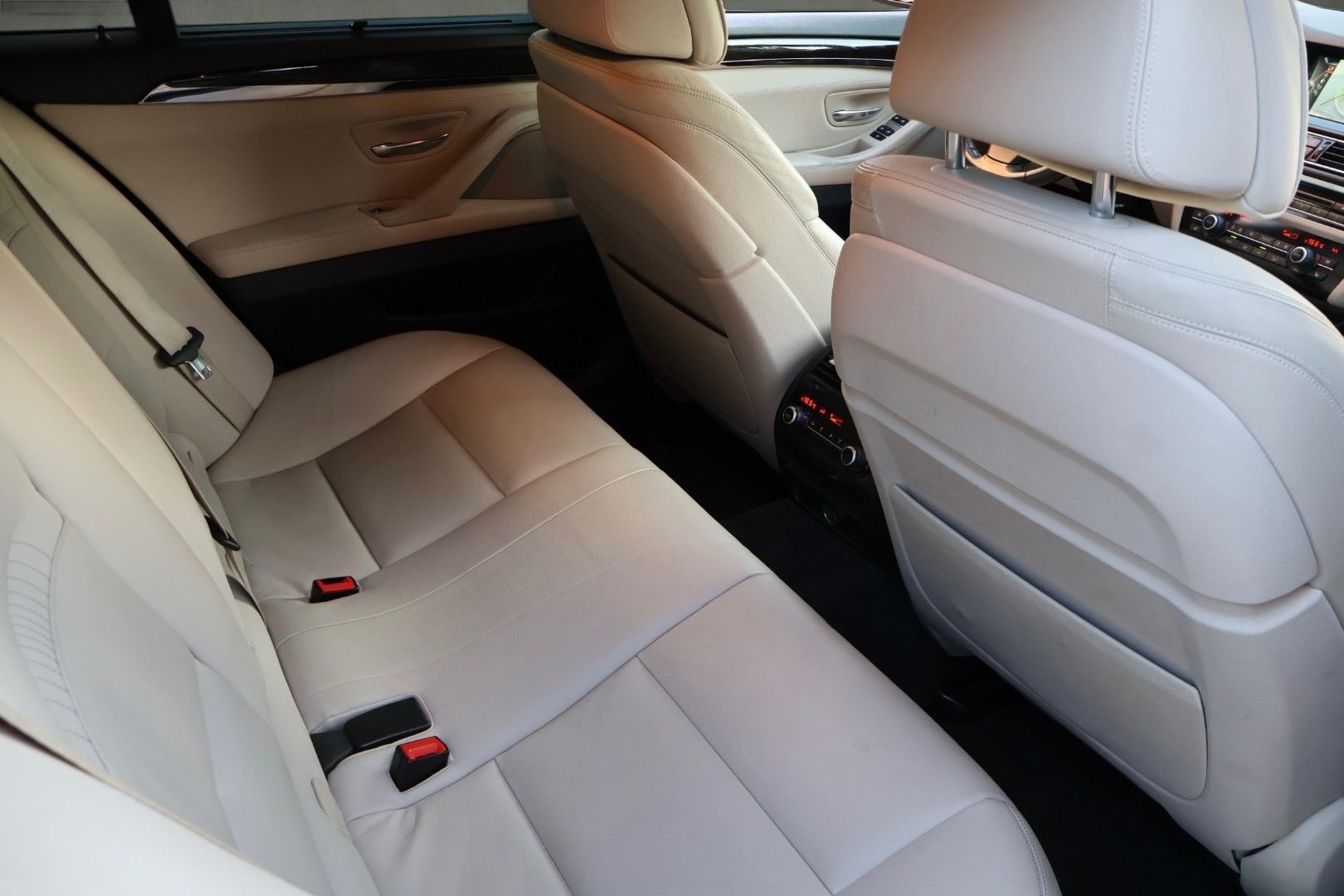 BMW 525 d Touring xDrive Luxury Line Steptronic-image-6