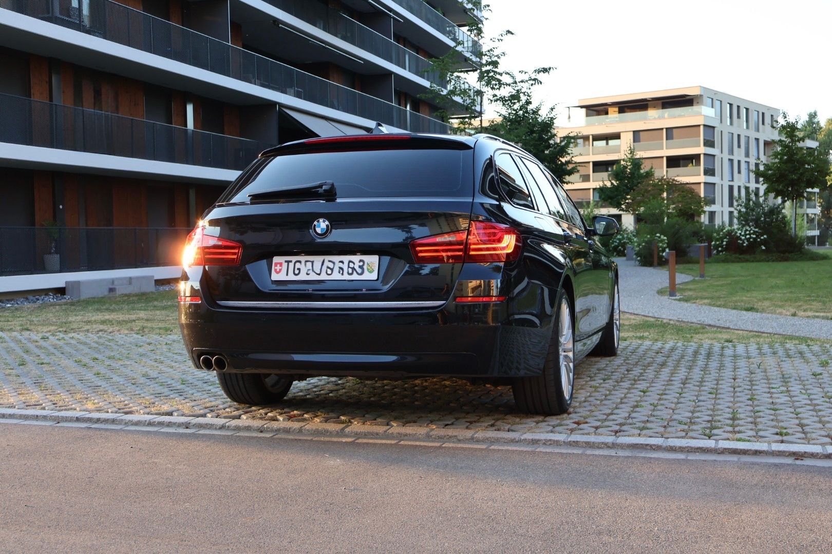 BMW 525 d Touring xDrive Luxury Line Steptronic-showroom-element-3