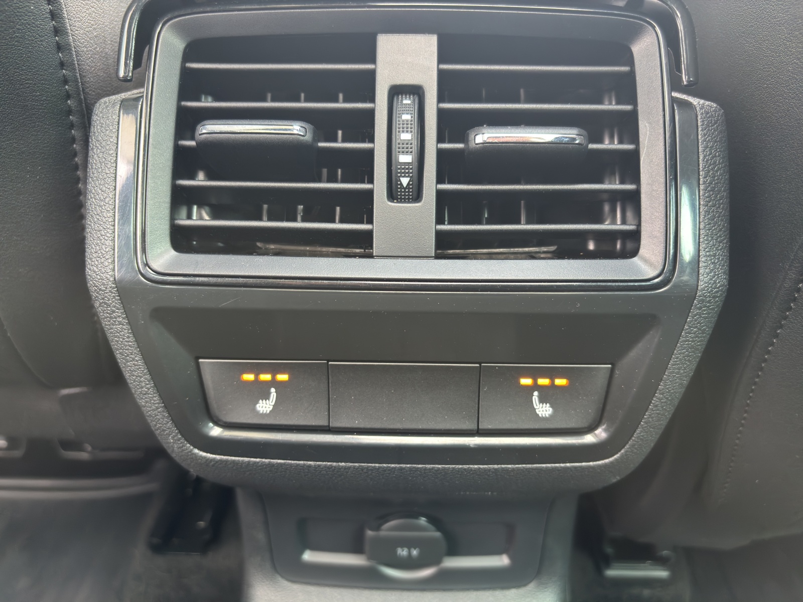 SKODA New Karoq 2.0 TSI SportLine 4x4 DSG mit Leder, Panorama Schiebedach & Standheizung-image-30