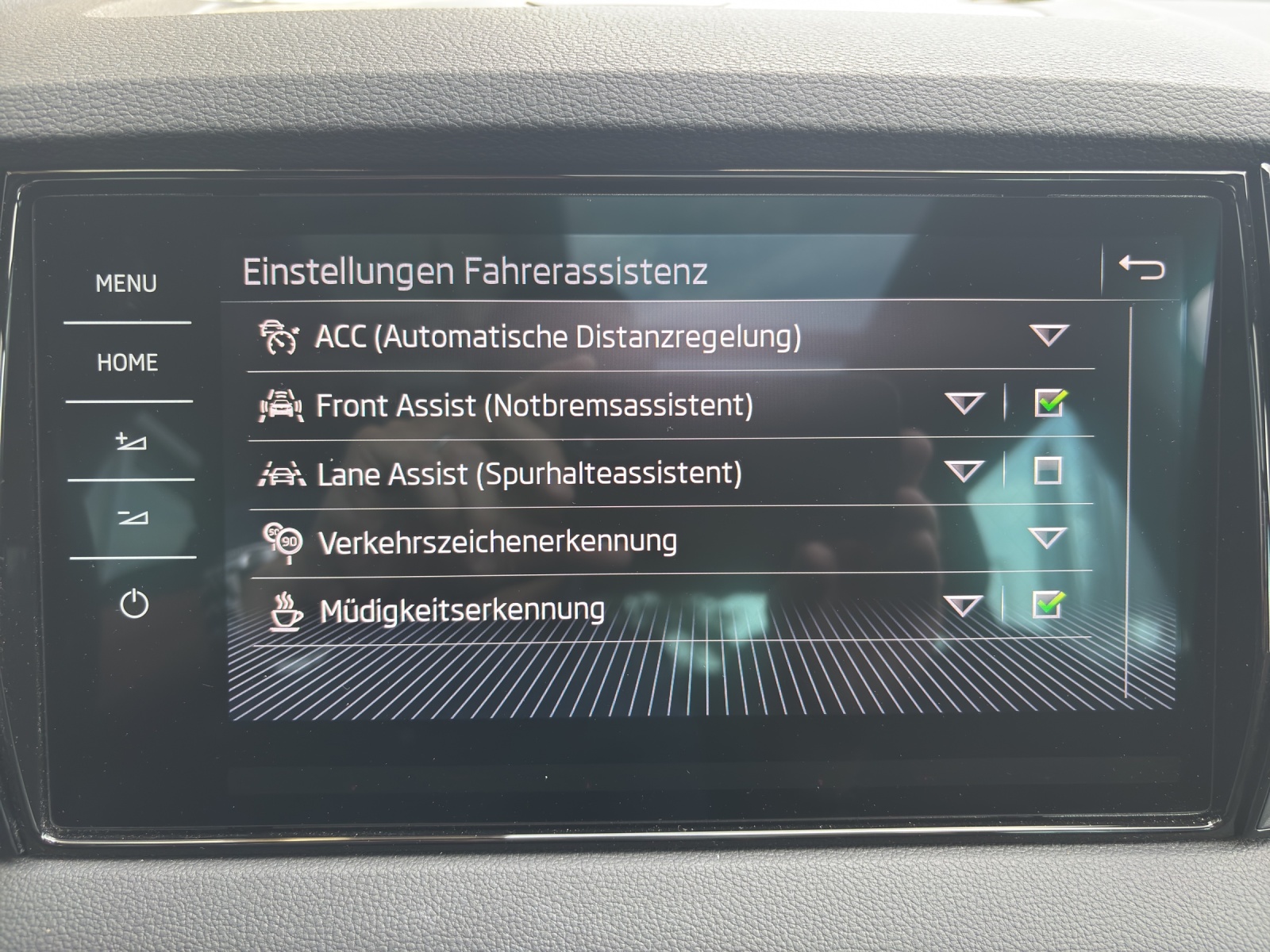 SKODA New Karoq 2.0 TSI SportLine 4x4 DSG mit Leder, Panorama Schiebedach & Standheizung-image-22