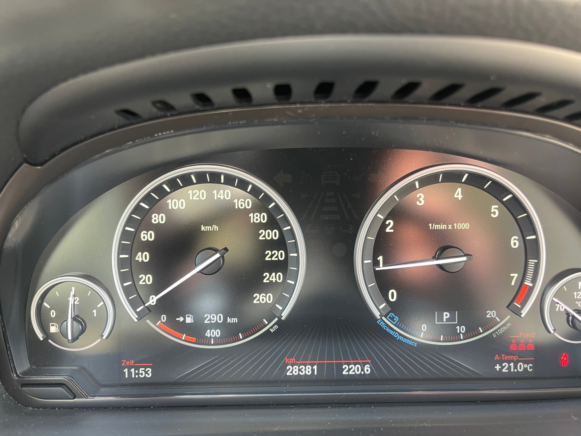BMW 528i xDrive SAG-image-4
