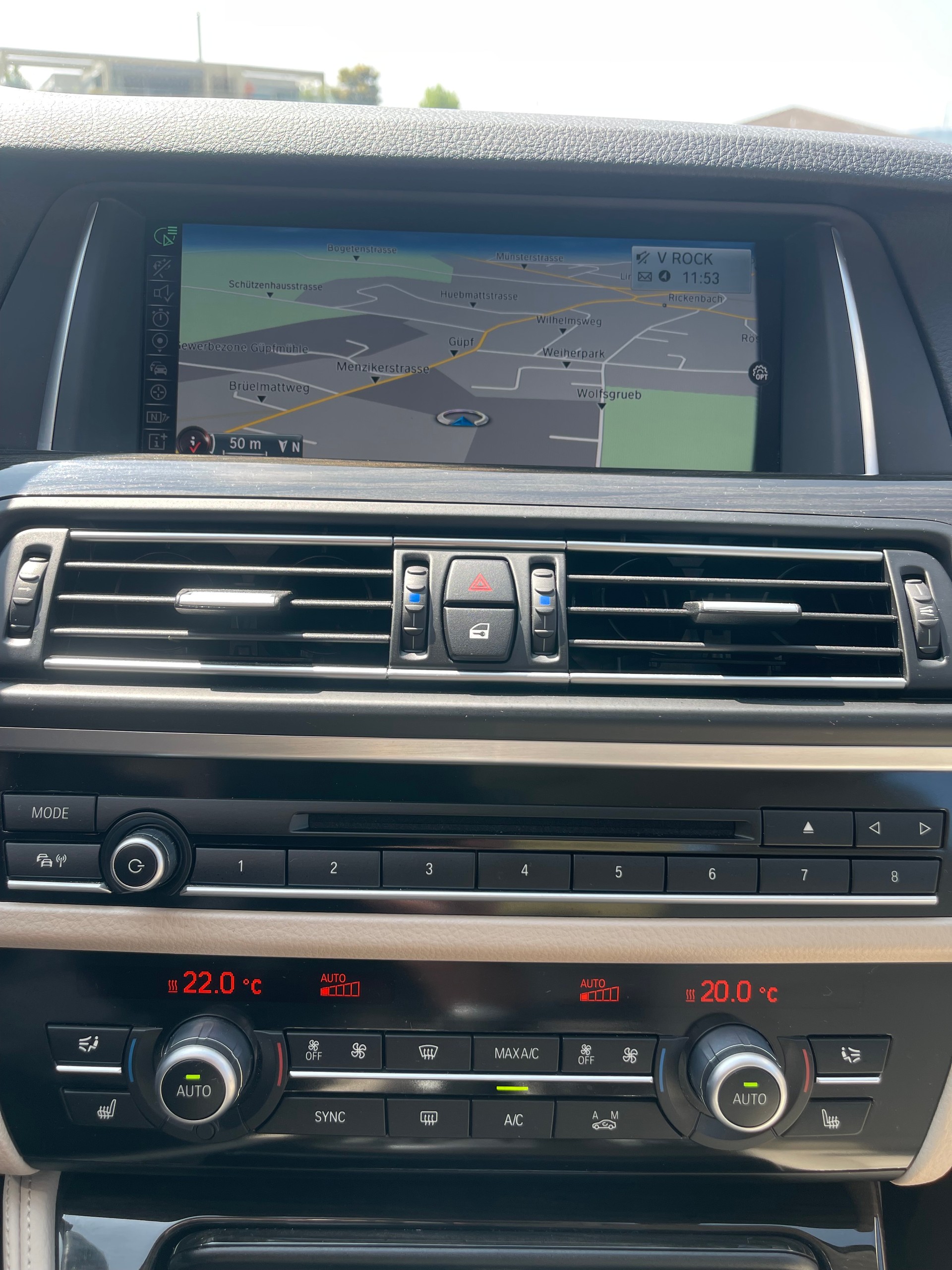 BMW 528i xDrive SAG-image-9