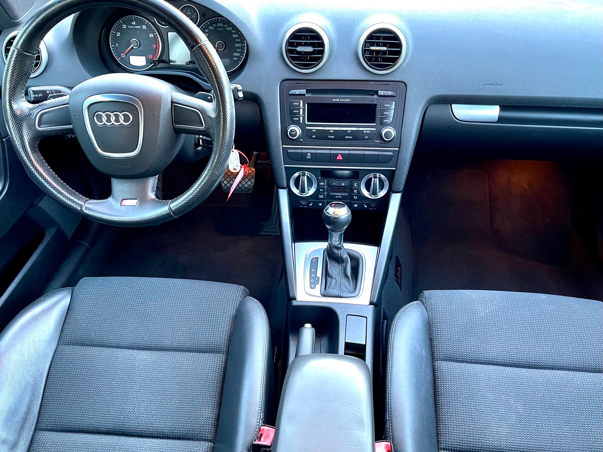 AUDI A3 Sportback 2.0 TFSI Ambition S-tronic-showroom-element-1