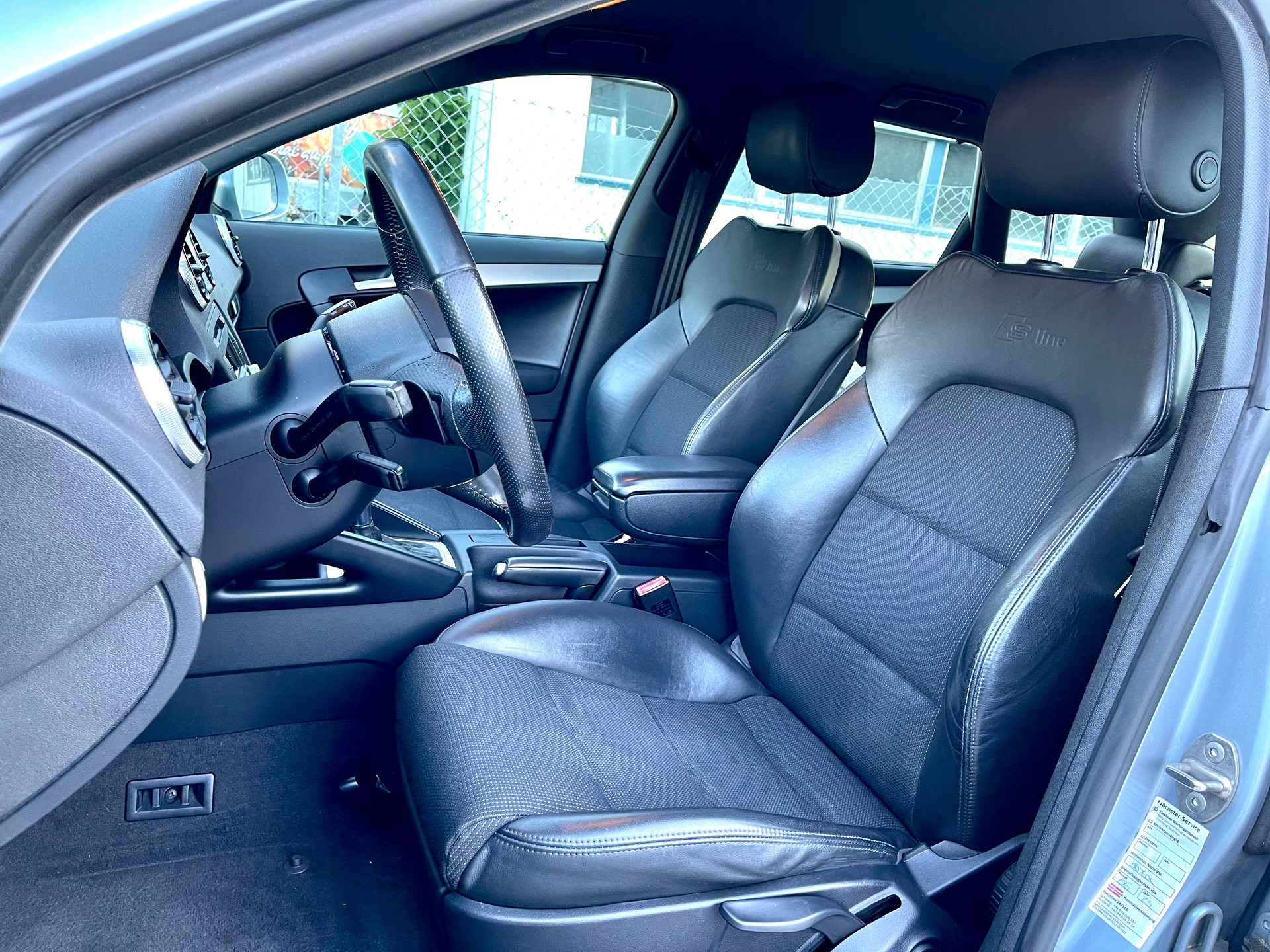 AUDI A3 Sportback 2.0 TFSI Ambition S-tronic-showroom-element-3