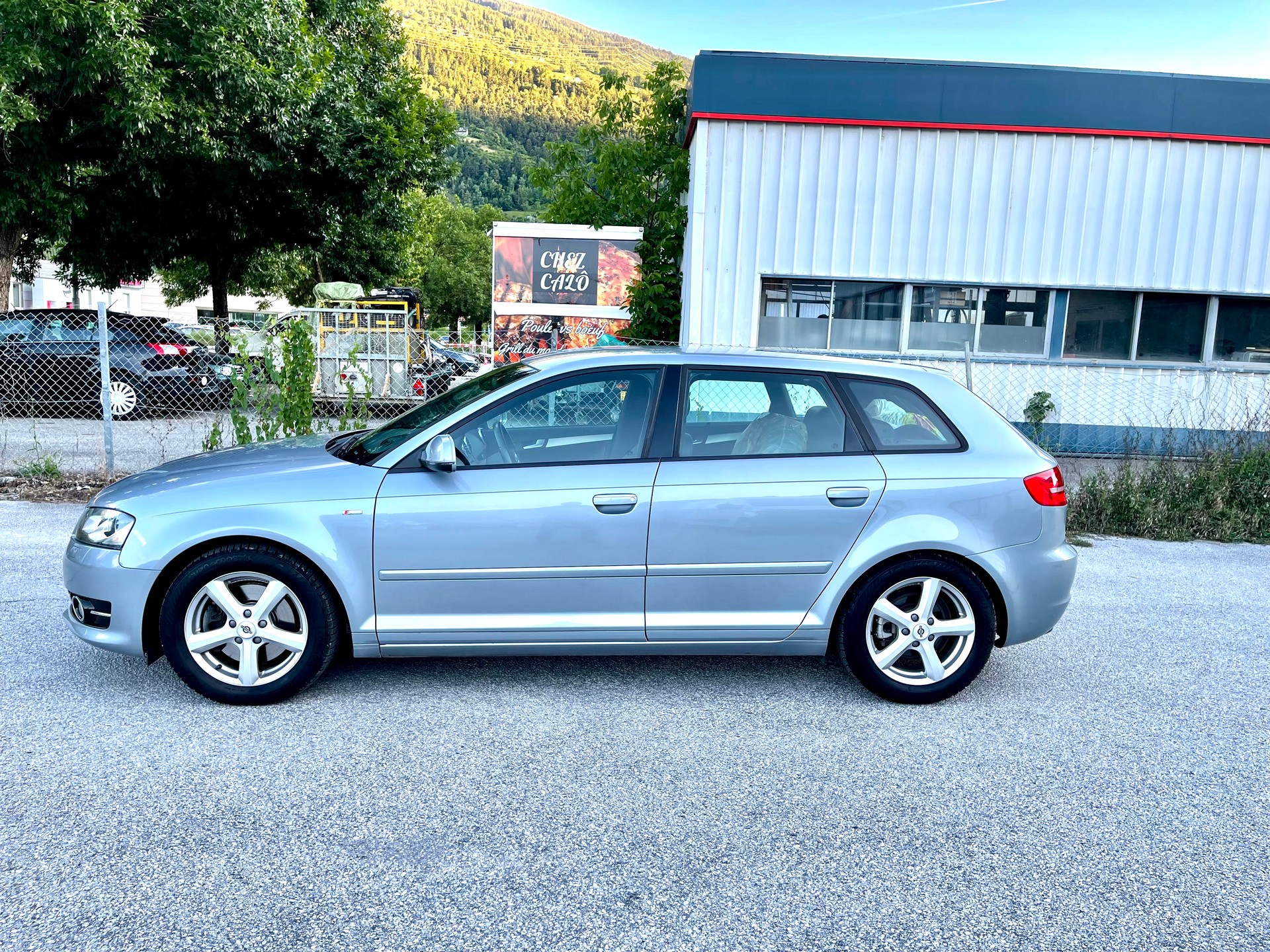 AUDI A3 Sportback 2.0 TFSI Ambition S-tronic-showroom-element-2
