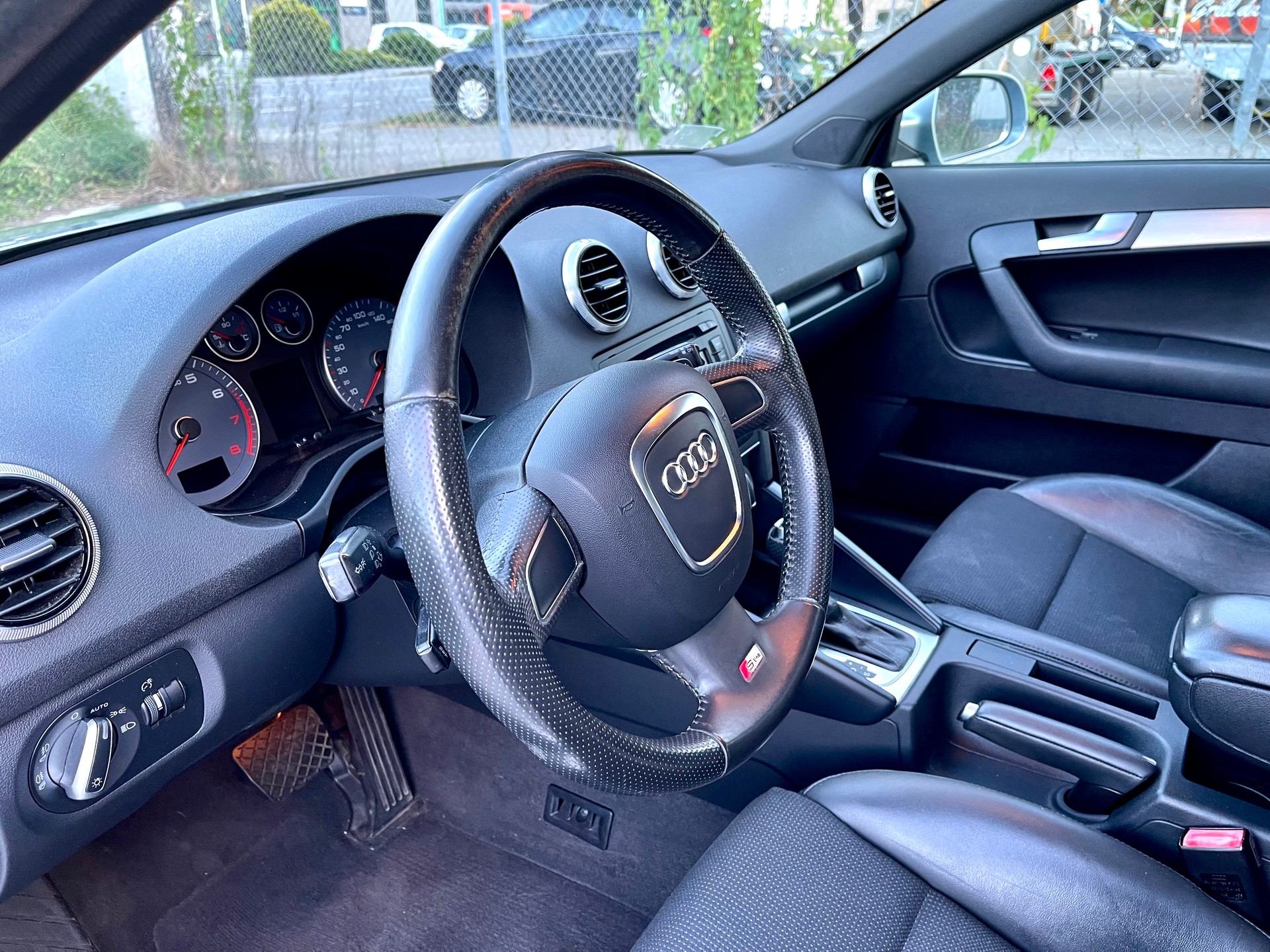 AUDI A3 Sportback 2.0 TFSI Ambition S-tronic-image-10