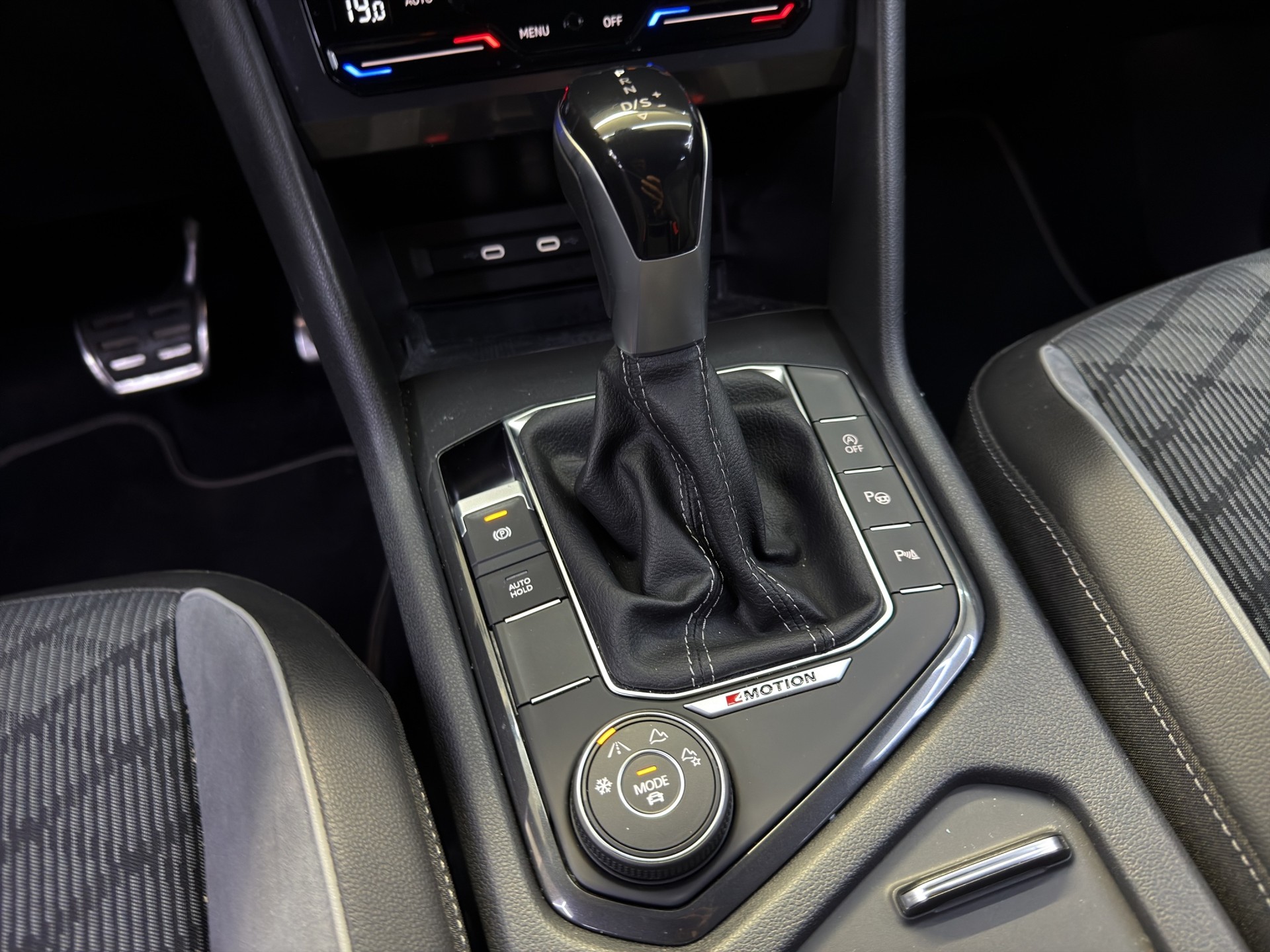 VW Tiguan Allspace 2.0TSI R-Line 4Motion DSG-image-30