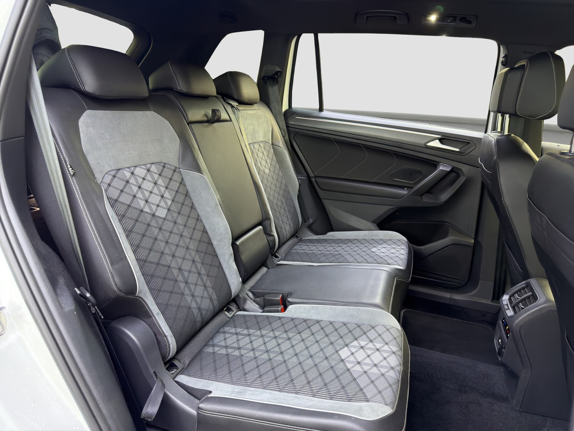 VW Tiguan Allspace 2.0TSI R-Line 4Motion DSG-image-14