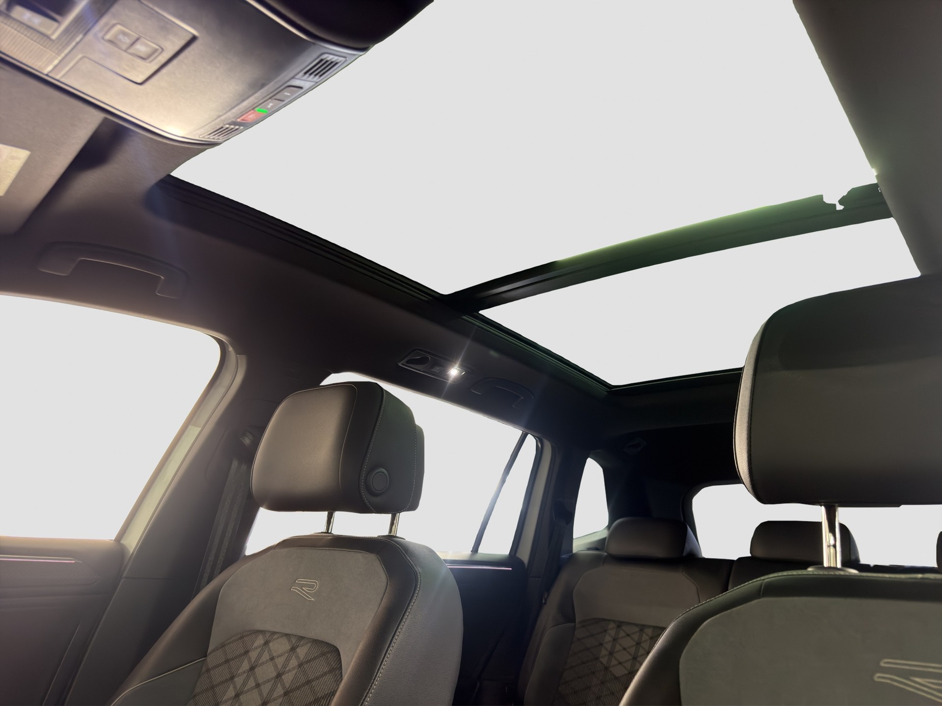 VW Tiguan Allspace 2.0TSI R-Line 4Motion DSG-image-15