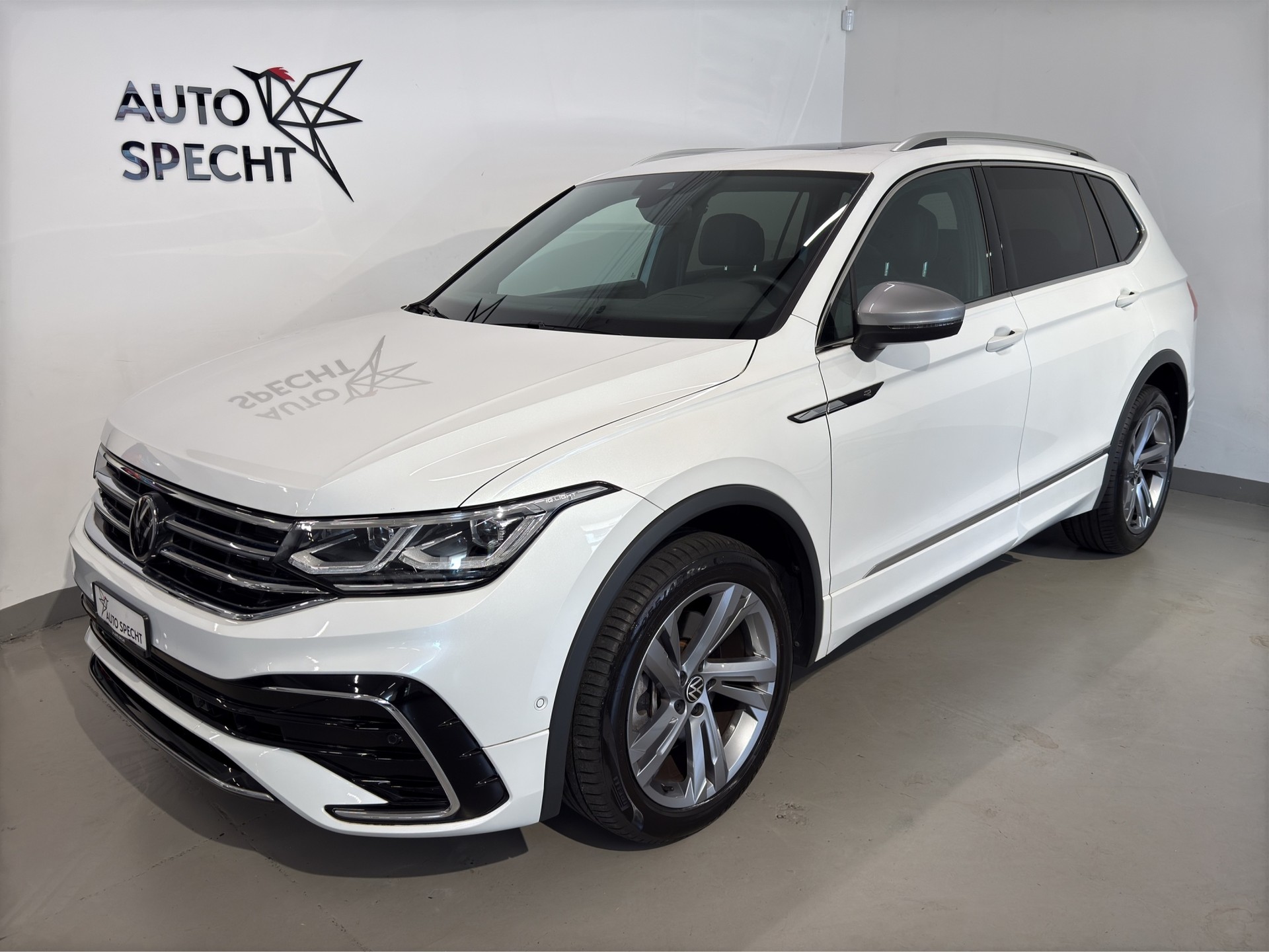 VW Tiguan Allspace 2.0TSI R-Line 4Motion DSG-showroom-element-1