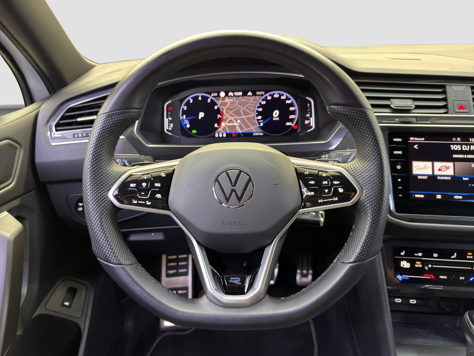 VW Tiguan Allspace 2.0TSI R-Line 4Motion DSG-image-9