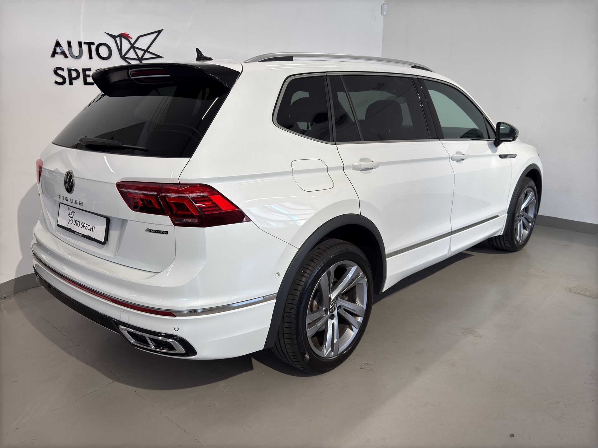 VW Tiguan Allspace 2.0TSI R-Line 4Motion DSG-showroom-element-3