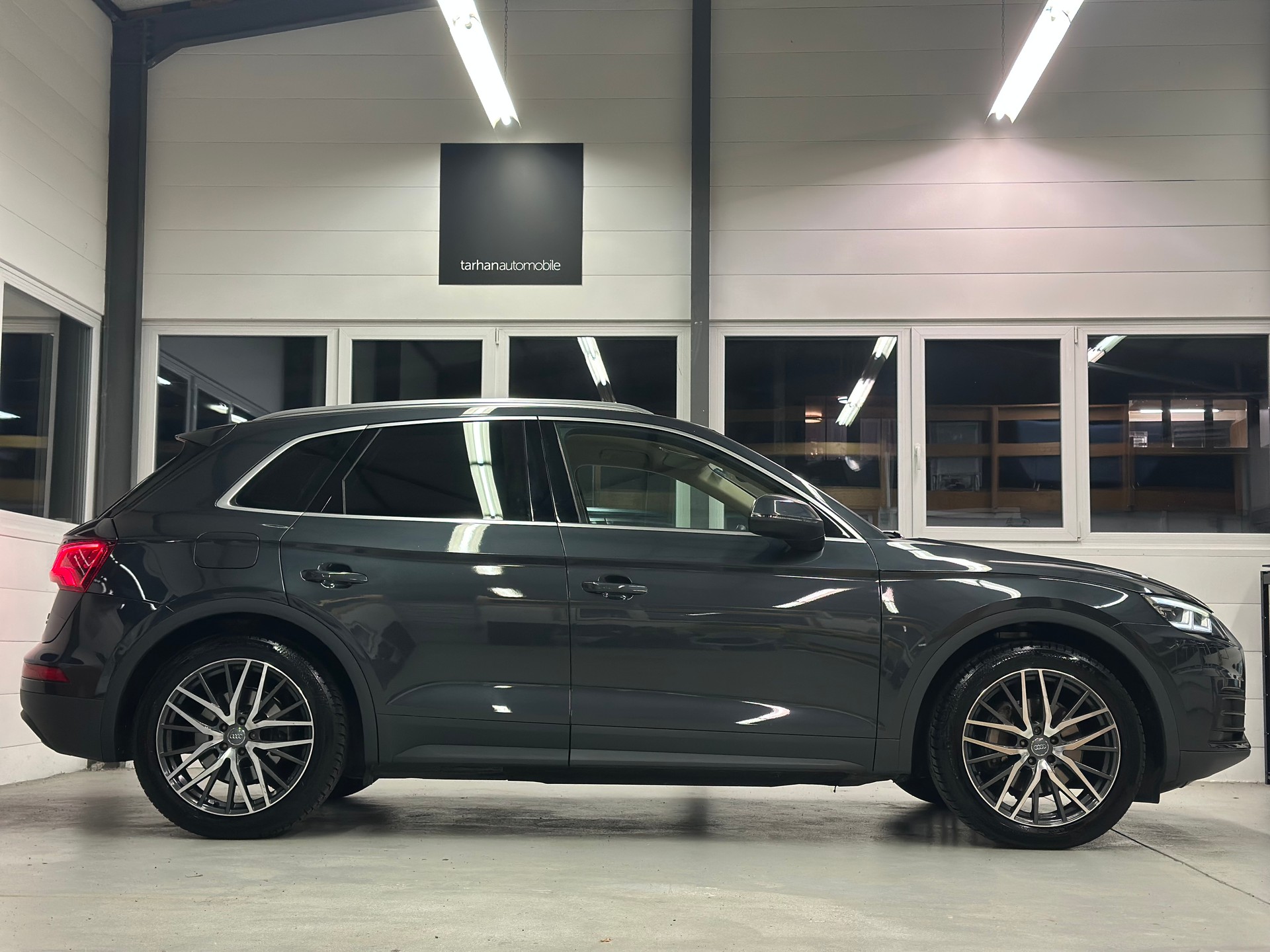 AUDI Q5 2.0 TDI sport quattro S-tronic-image-2