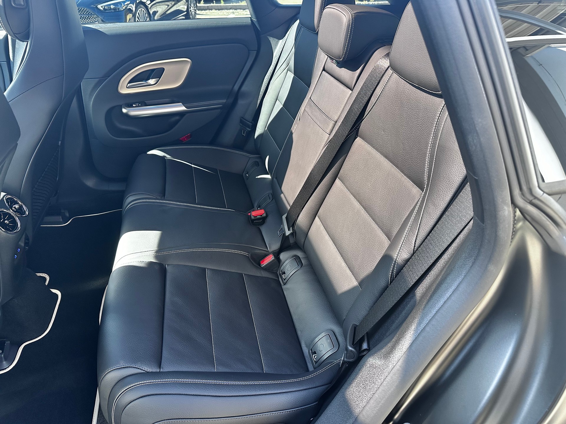 MERCEDES-BENZ CLA 350 EQ 4matic Shooting Brake-image-11